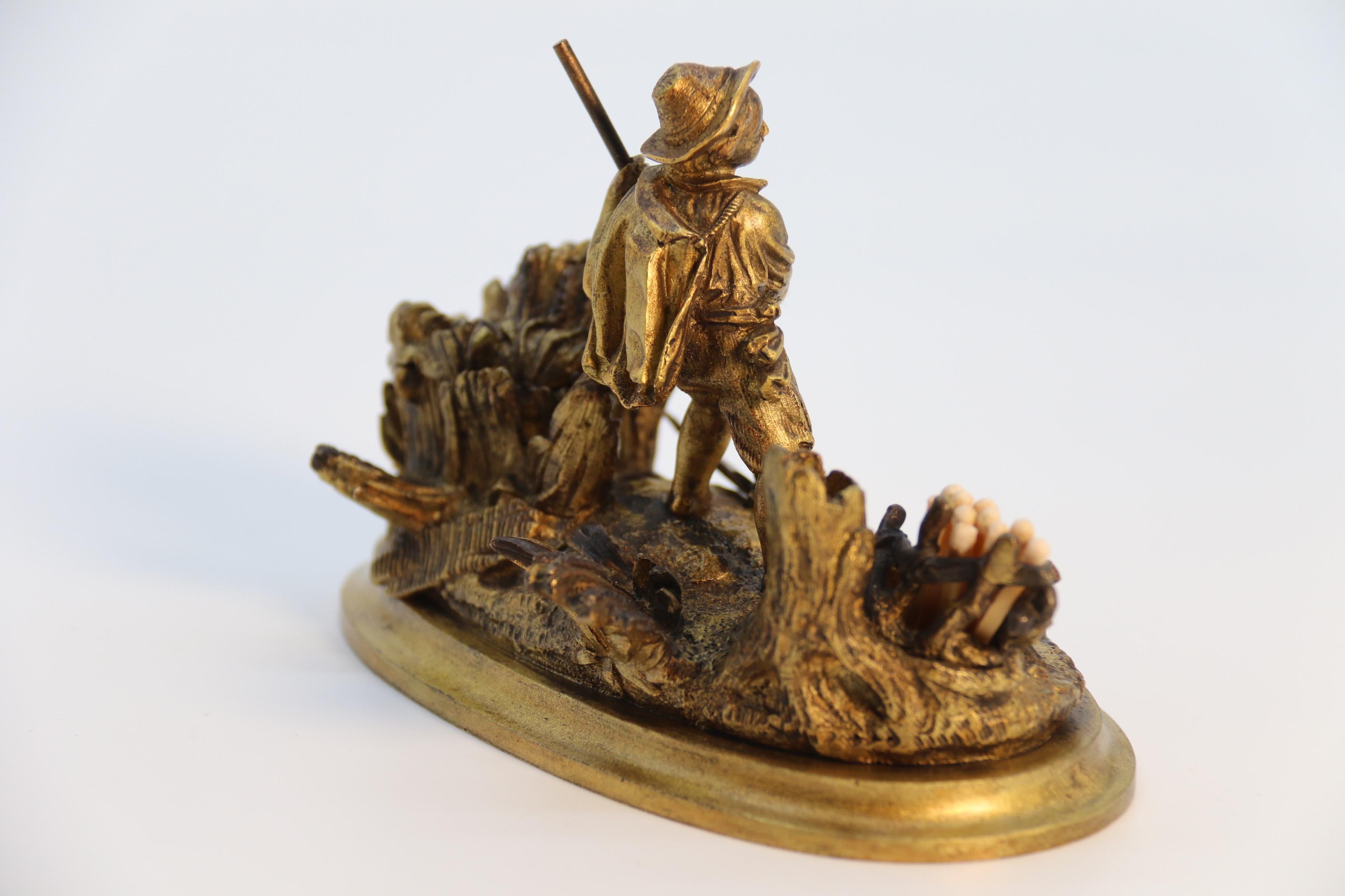 Milieu du XIXe siècle Encrier en bronze doré représentant un jeune homme en train de récolter vers 1860 en vente
