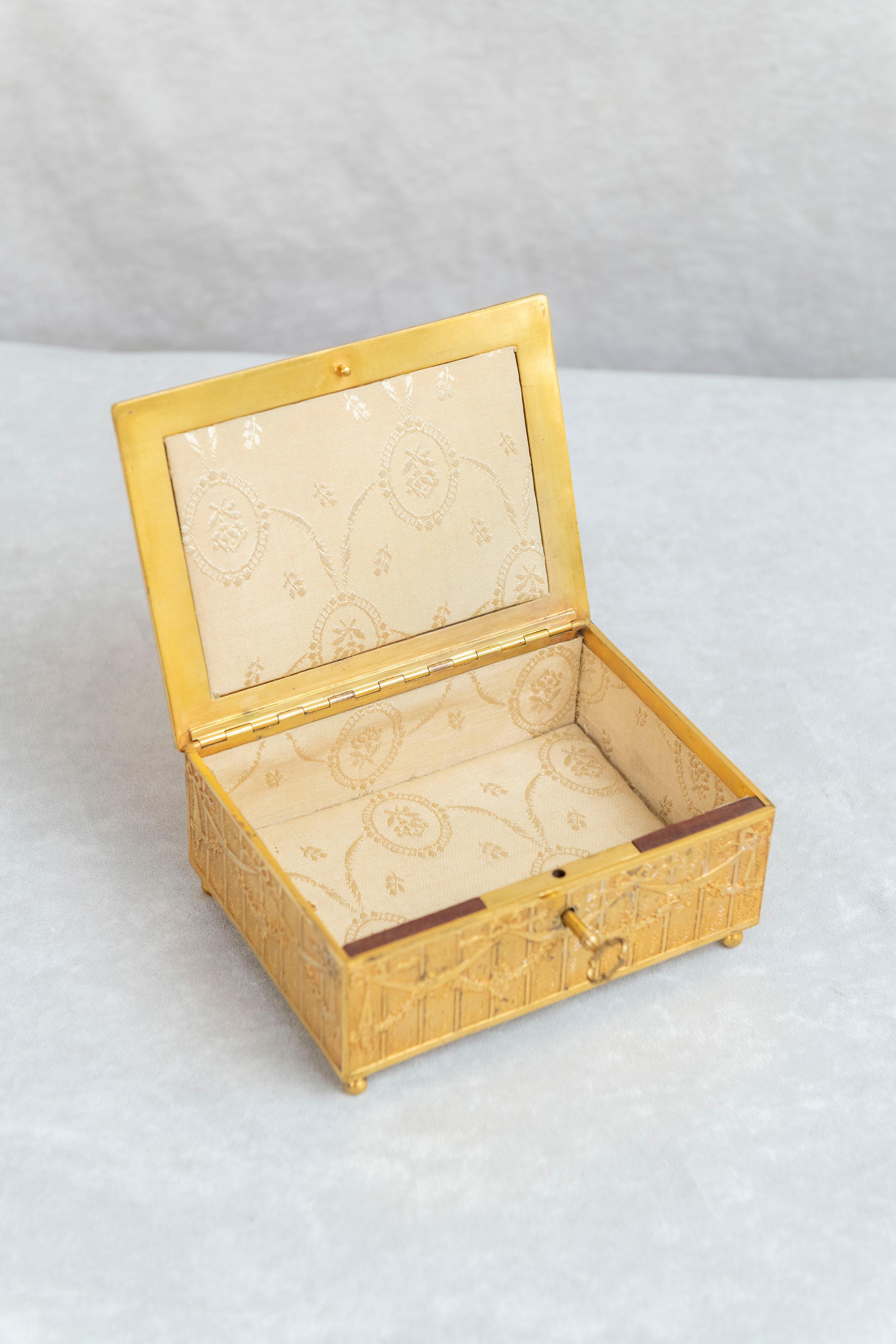 Hand-Crafted French Gilt Bronze Jewelry Box circa 1900 with Original Key Neoclassical Revival