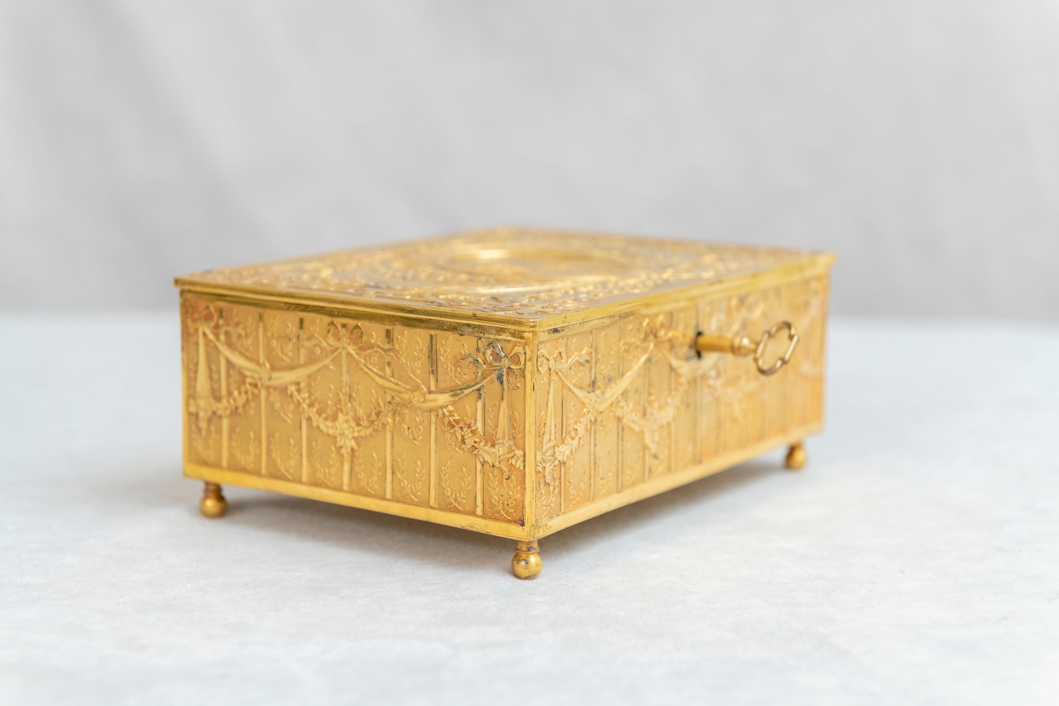 French Gilt Bronze Jewelry Box circa 1900 with Original Key Neoclassical Revival 3