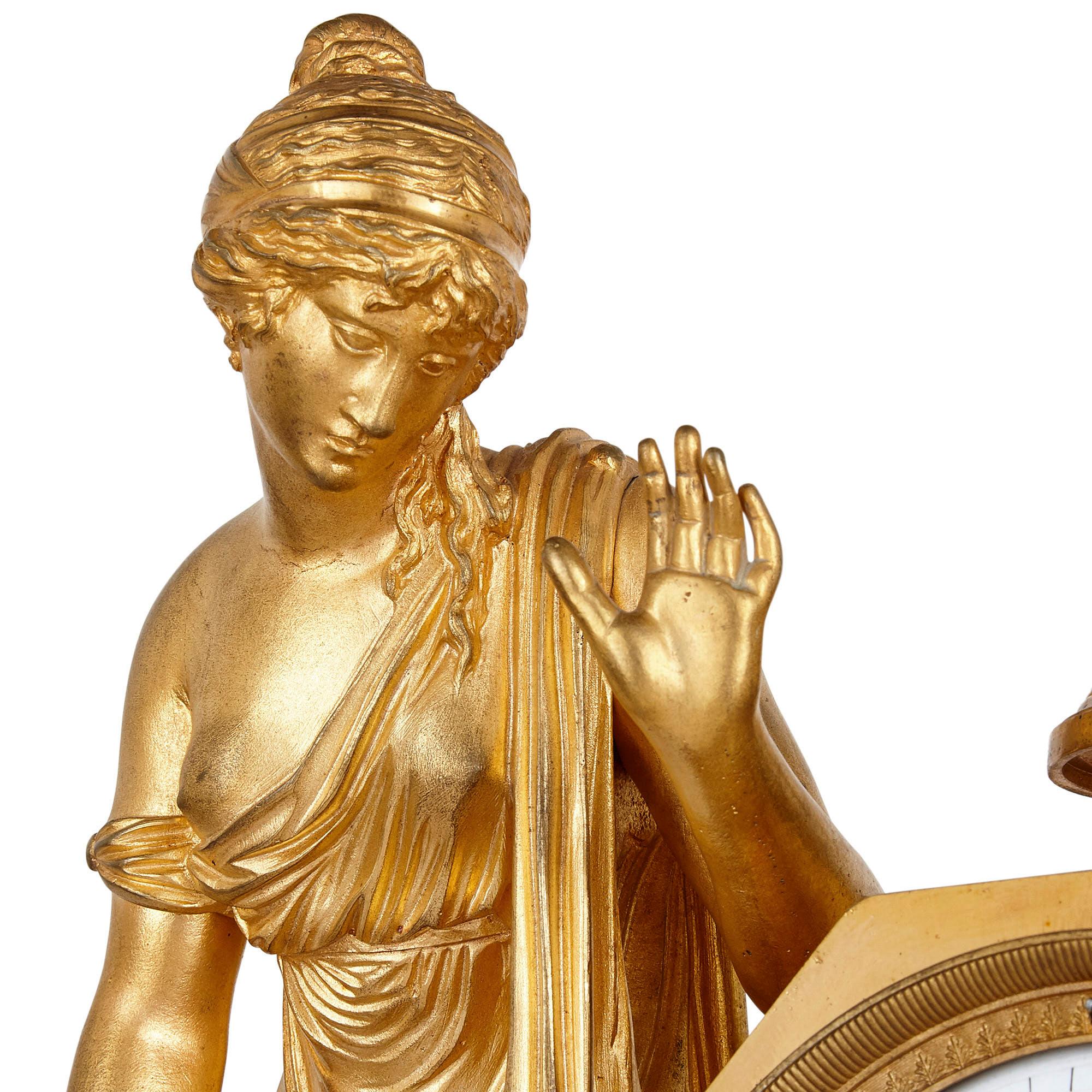 XIXe siècle Pendule de cheminée française en bronze doré avec figures classiques en vente