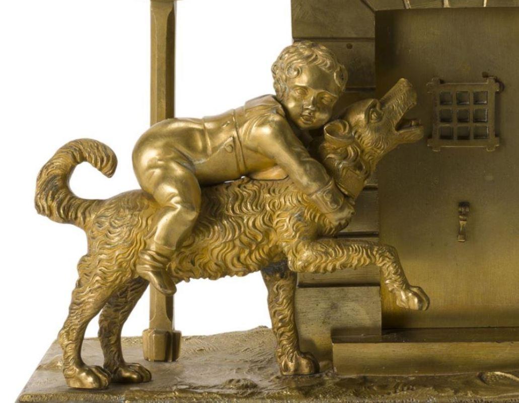 Pendule de cheminée en bronze doré avec chien, 19 C en vente 2