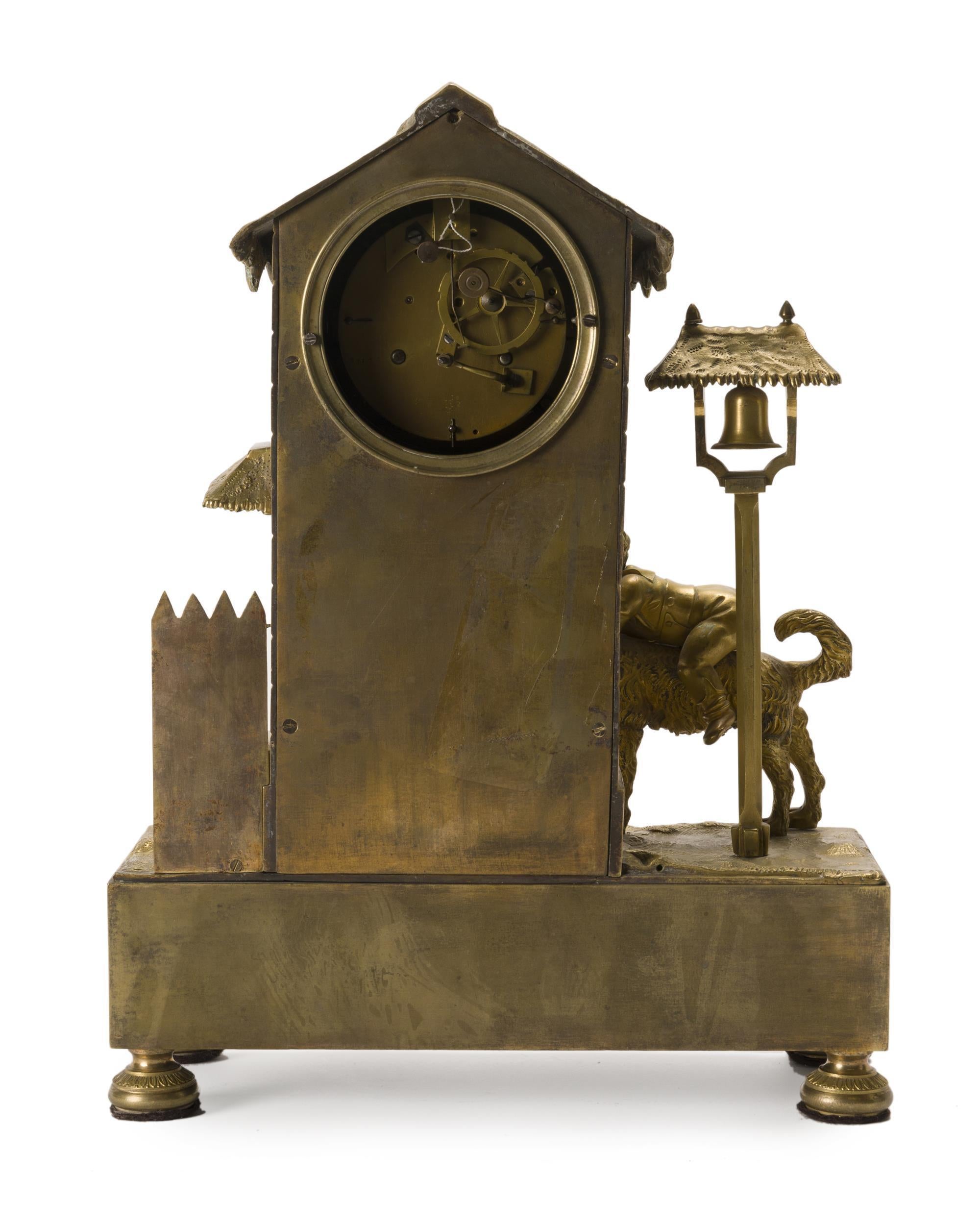 XIXe siècle Pendule de cheminée en bronze doré avec chien, 19 C en vente