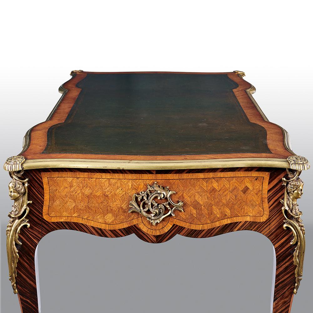 French Gilt-Bronze Mounted Bureau Plat In Good Condition In Uckfield, Sussex