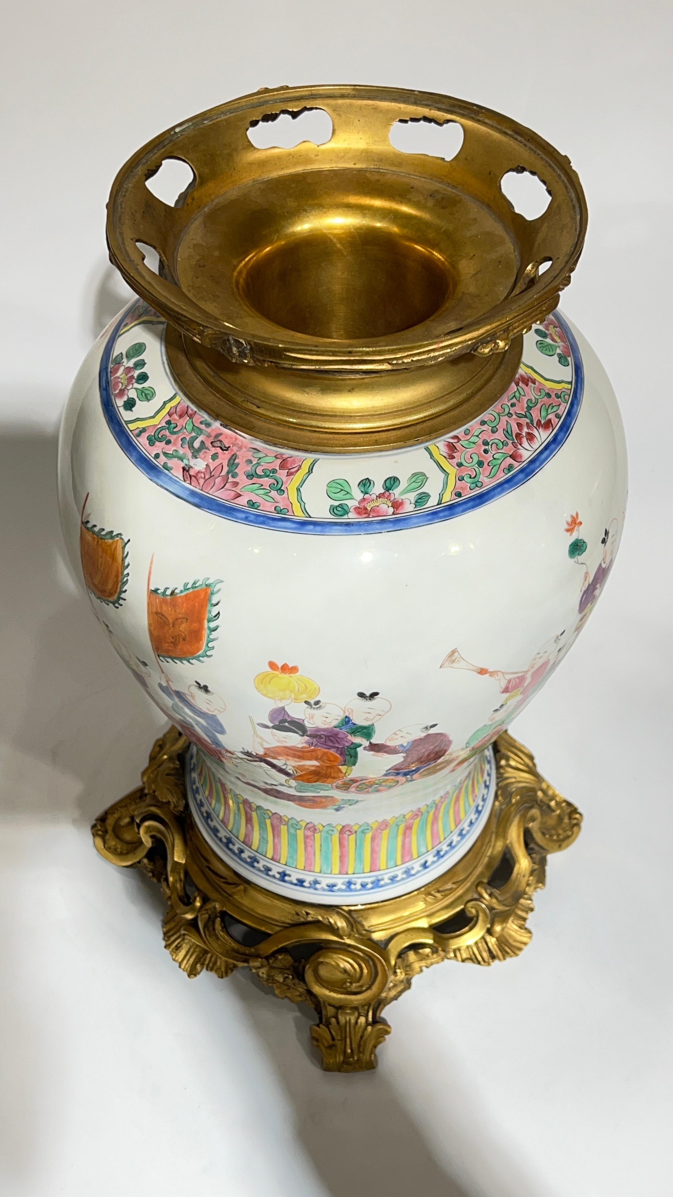 French  Gilt Bronze Mounted Chinese Export Porcelain Vase with Cover For Sale 8