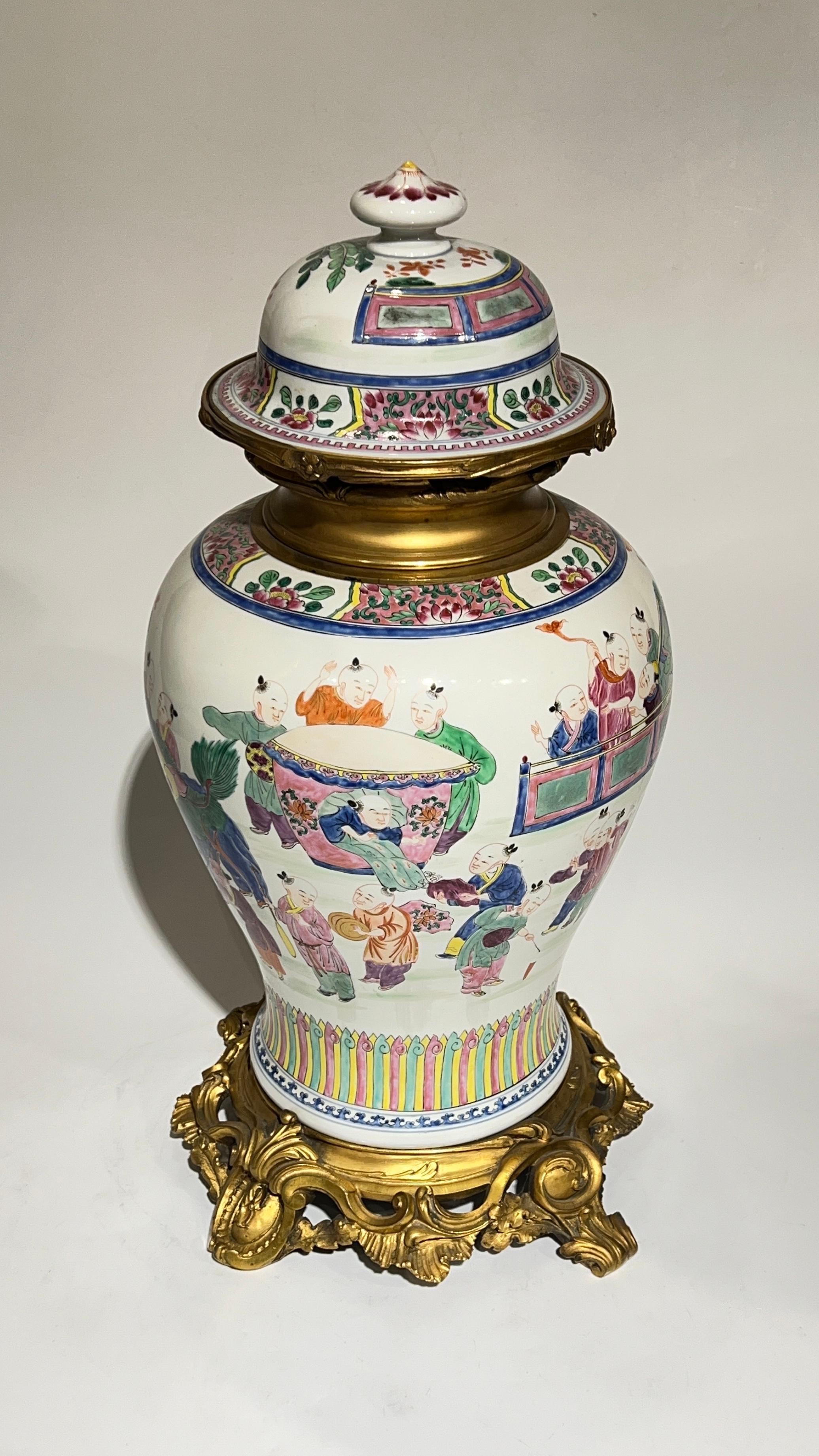 French  Gilt Bronze Mounted Chinese Export Porcelain Vase with Cover For Sale 2