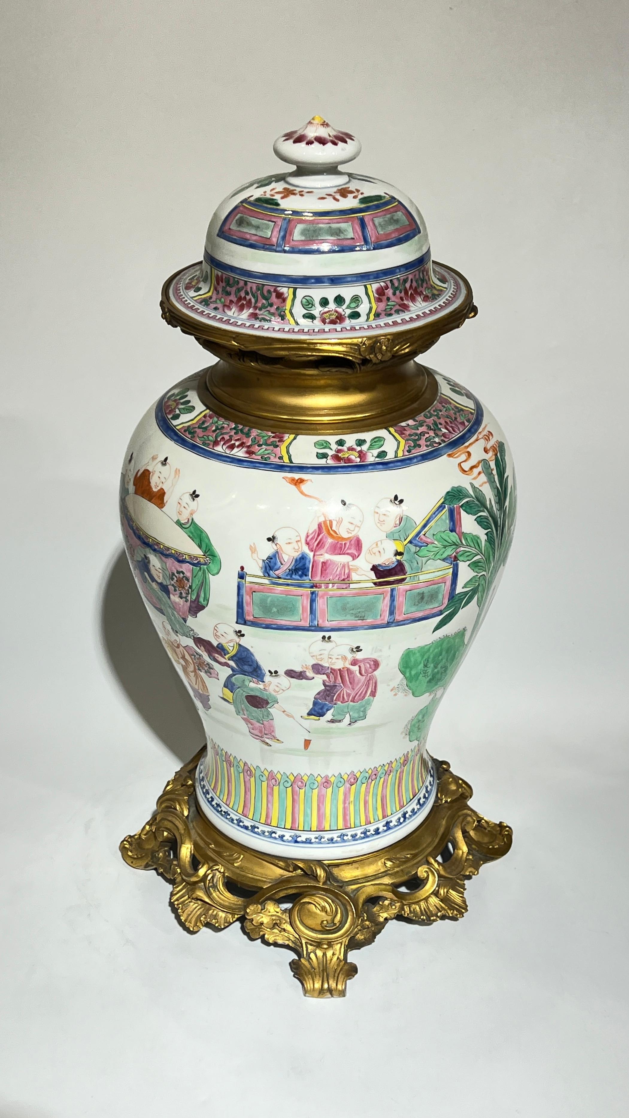 French  Gilt Bronze Mounted Chinese Export Porcelain Vase with Cover For Sale 3