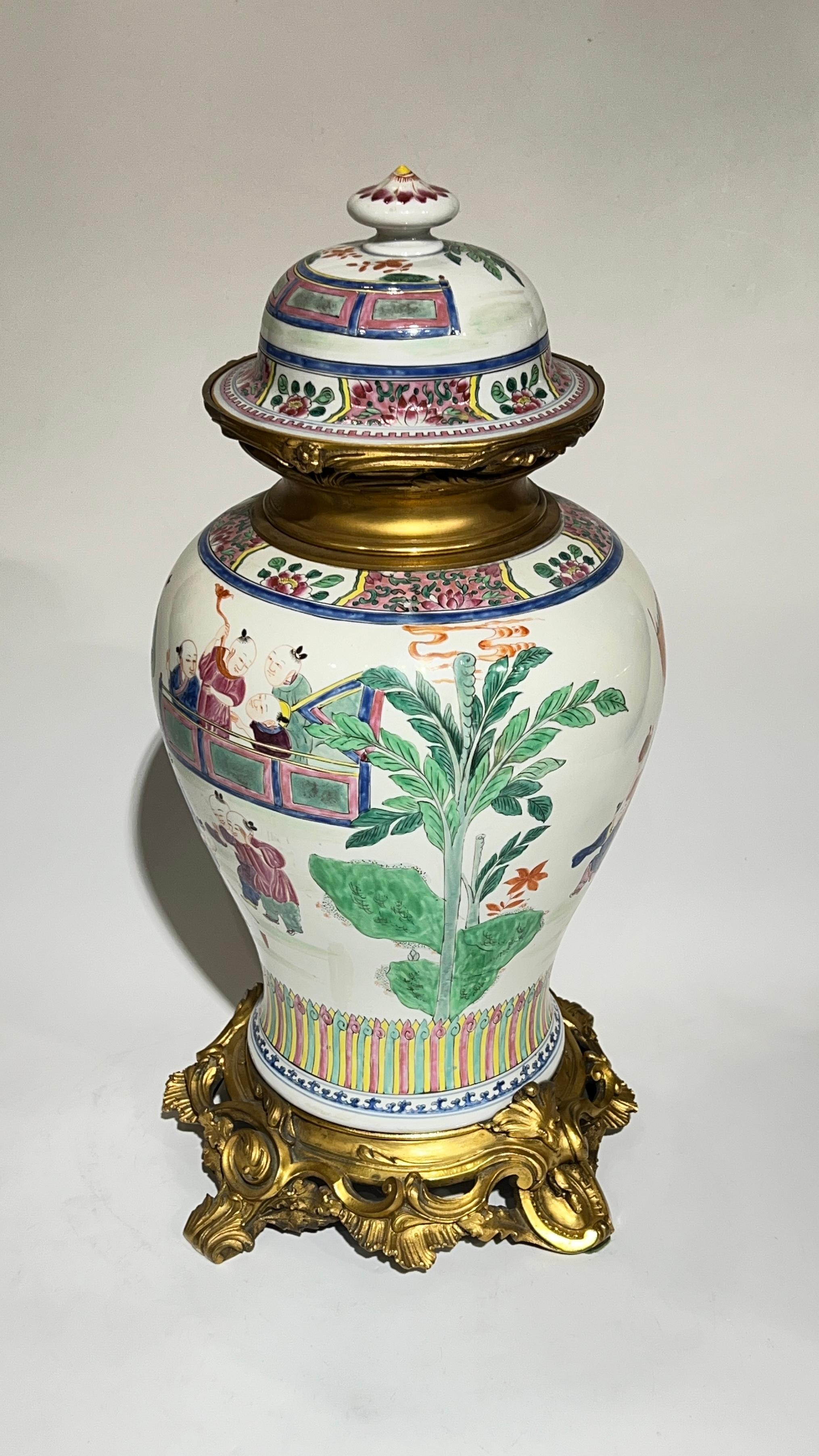 French  Gilt Bronze Mounted Chinese Export Porcelain Vase with Cover For Sale 4
