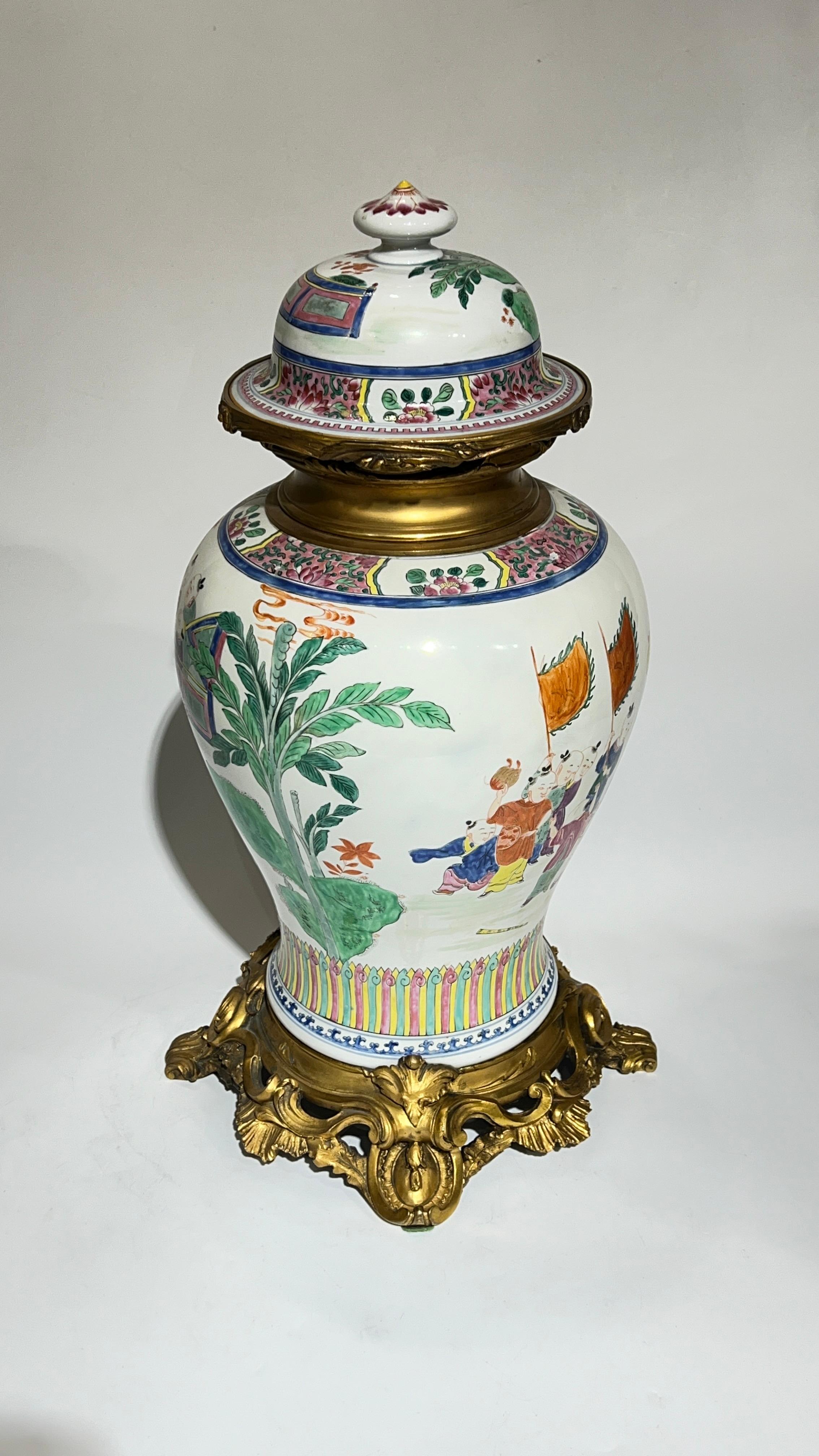 French  Gilt Bronze Mounted Chinese Export Porcelain Vase with Cover For Sale 5