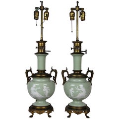 Lámparas de pie de celadón francesas de doble cara montadas en bronce dorado Pate Sur Pate, Pareja