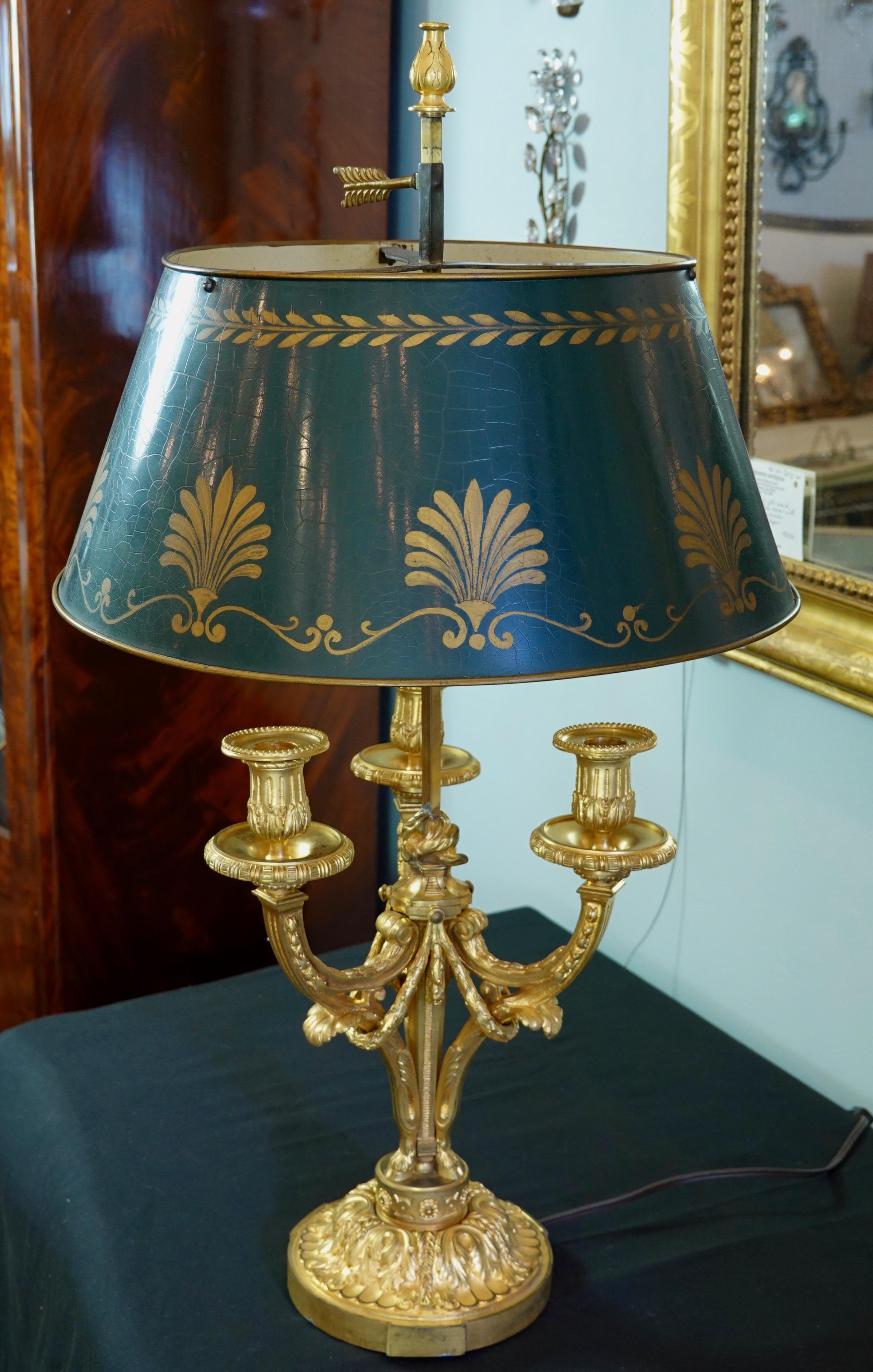 French Gilt-Bronze Neoclassical Bouillotte Lamp with Tole Shade For Sale 4