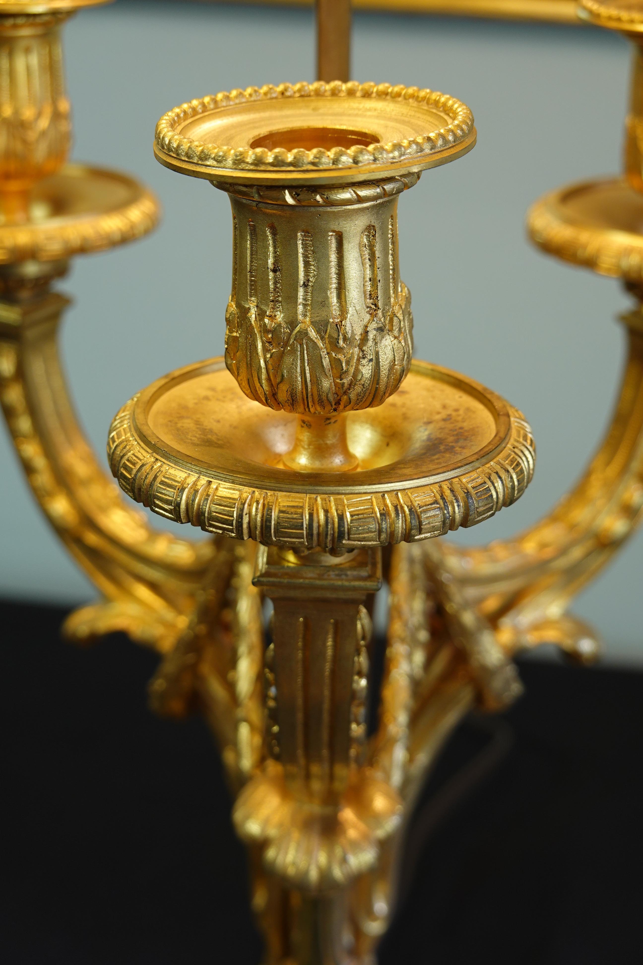 French Gilt-Bronze Neoclassical Bouillotte Lamp with Tole Shade For Sale 7