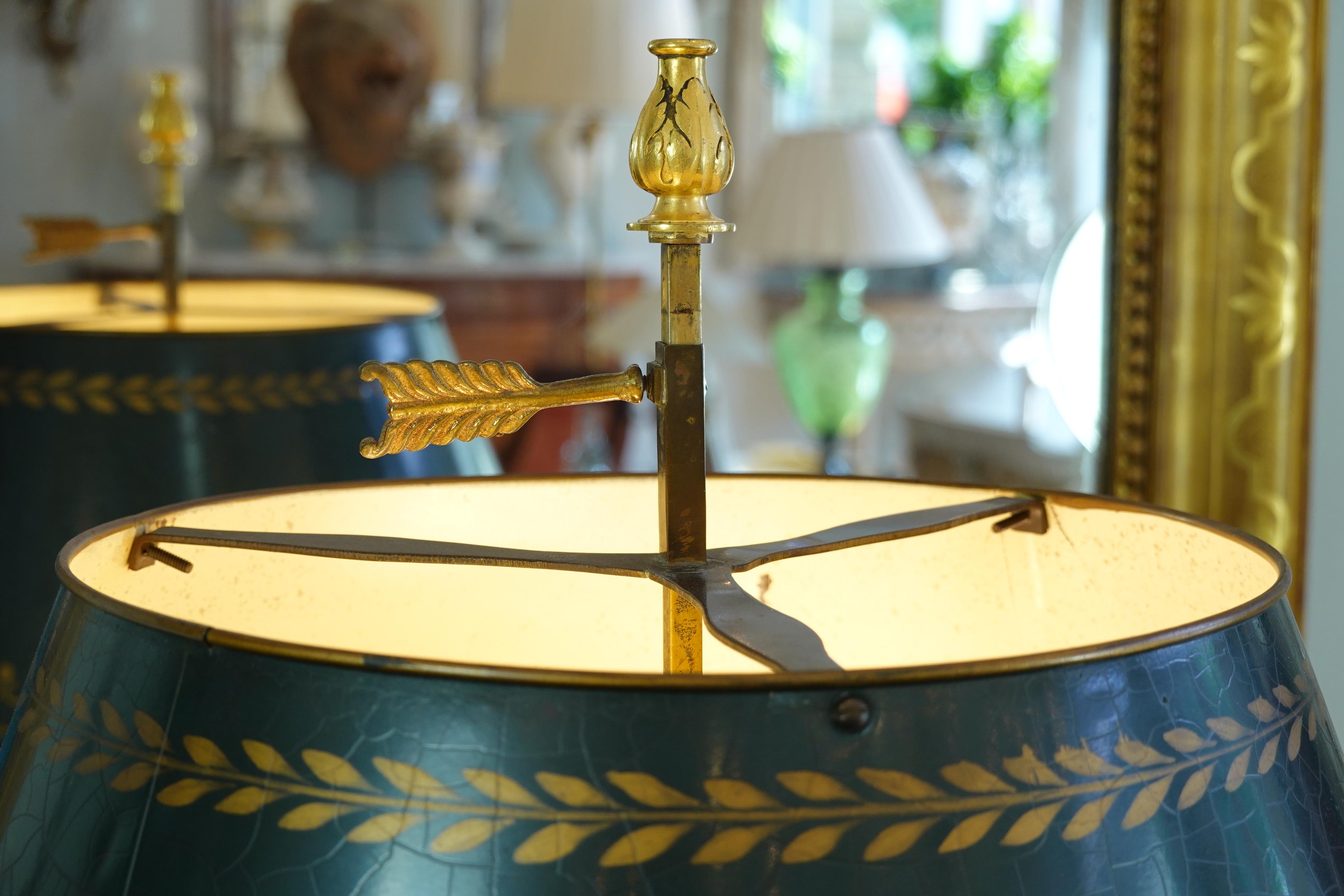 French Gilt-Bronze Neoclassical Bouillotte Lamp with Tole Shade In Good Condition For Sale In Pembroke, MA