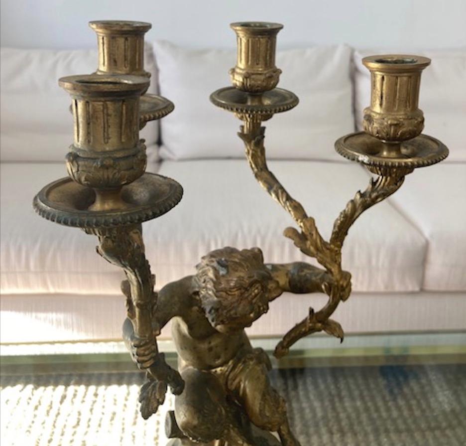 20ième siècle Paire de candélabres Pan Putti en bronze doré en vente
