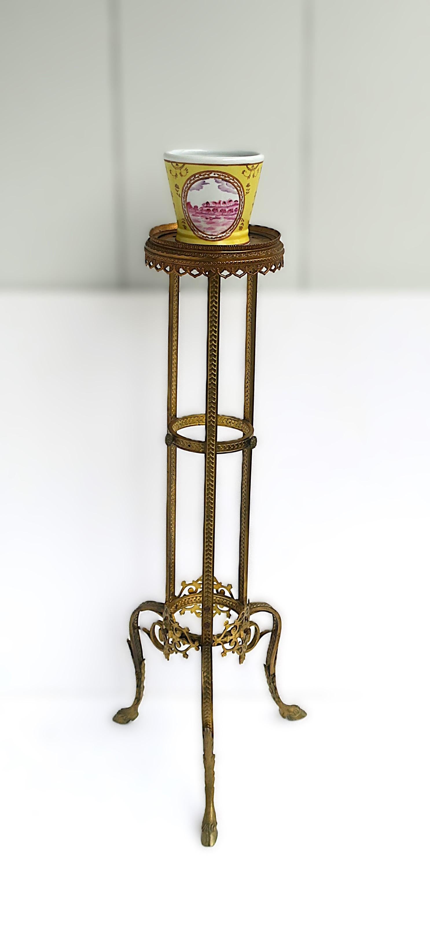 Französisch Vergoldete Bronze Pedestal Plant Stand Empire Style (20. Jahrhundert) im Angebot