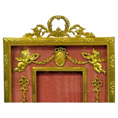 Cadre français en bronze doré avec tissu moiré de soie