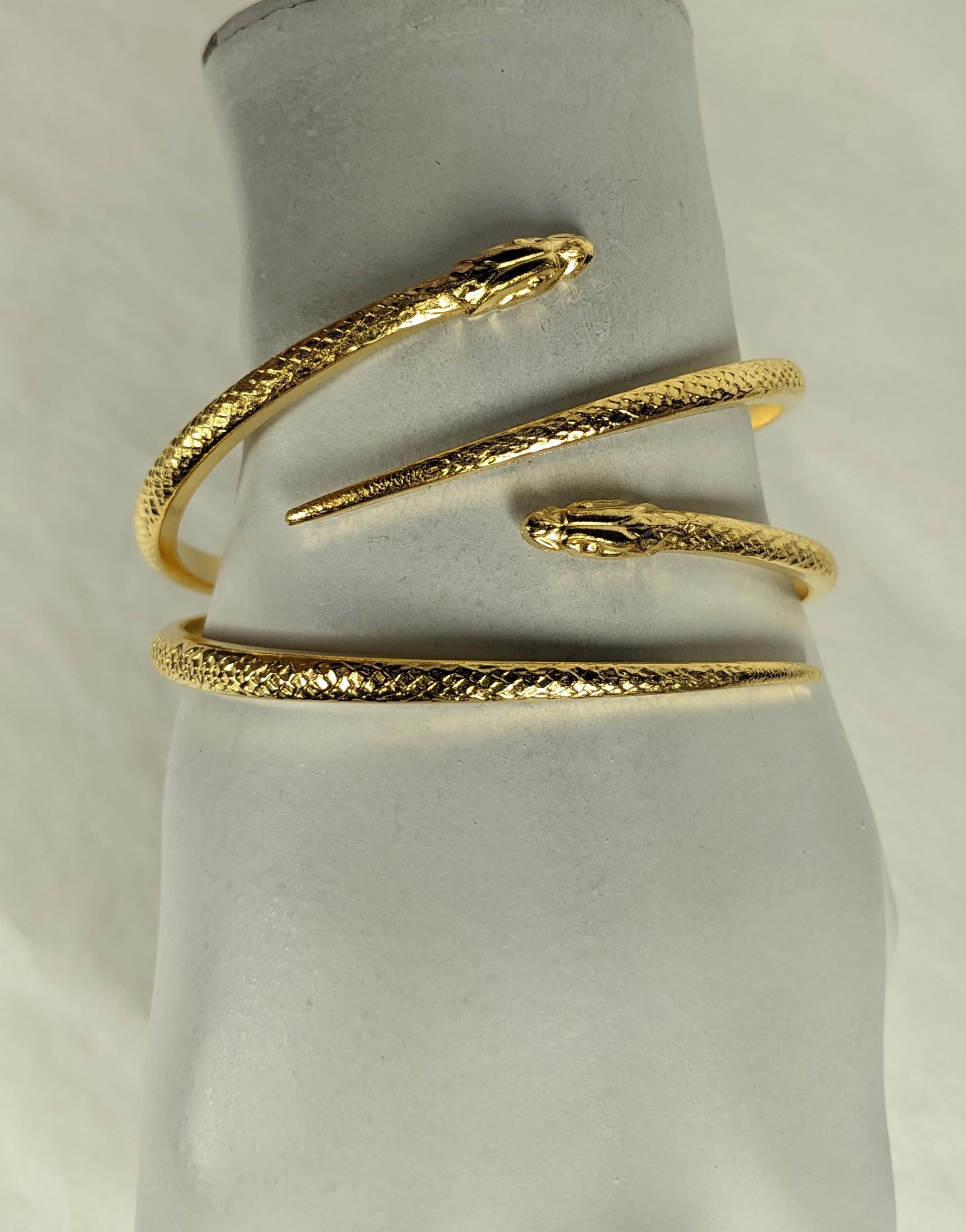Bracelets serpent en bronze doré français en vente 3