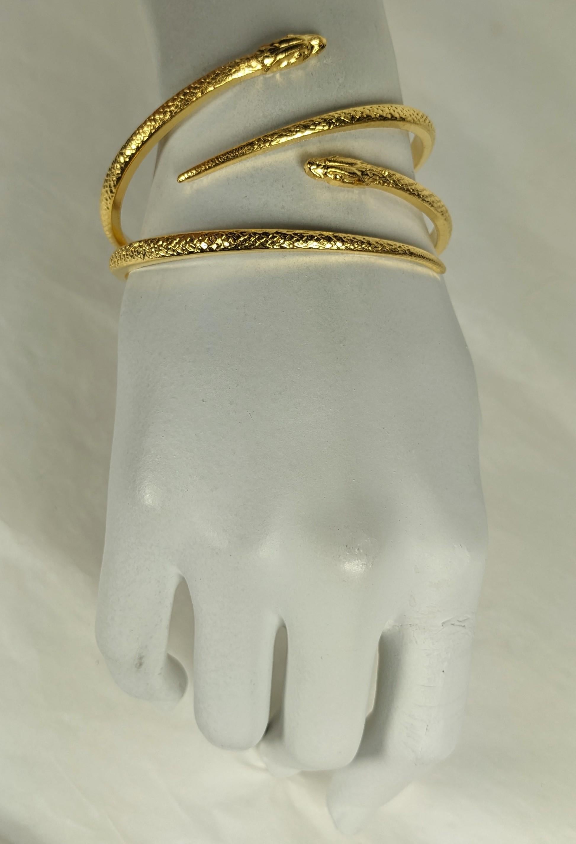 Bracelets serpent en bronze doré français en vente 4