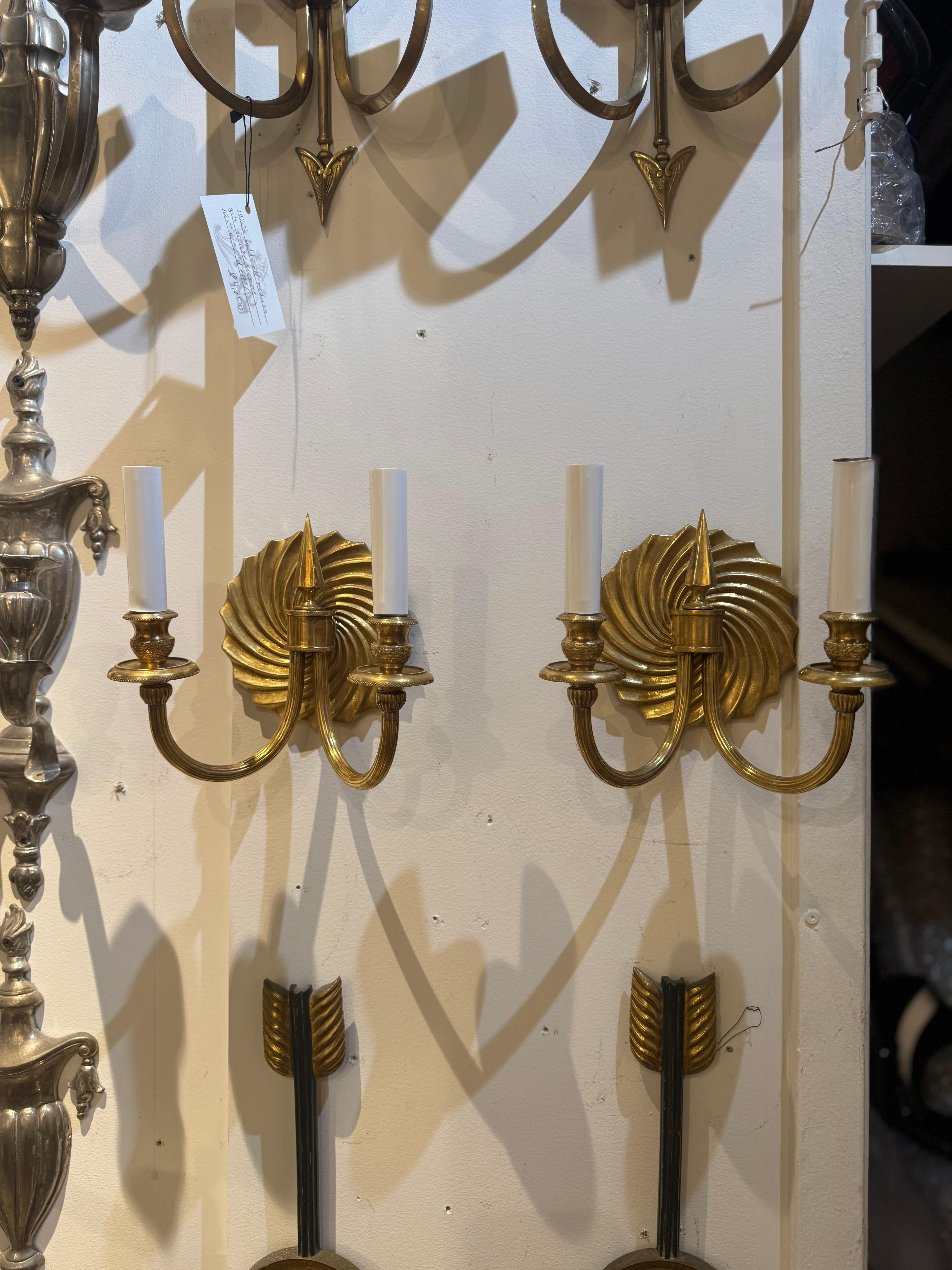 French gilt bronze sunburst sconces en vente 1