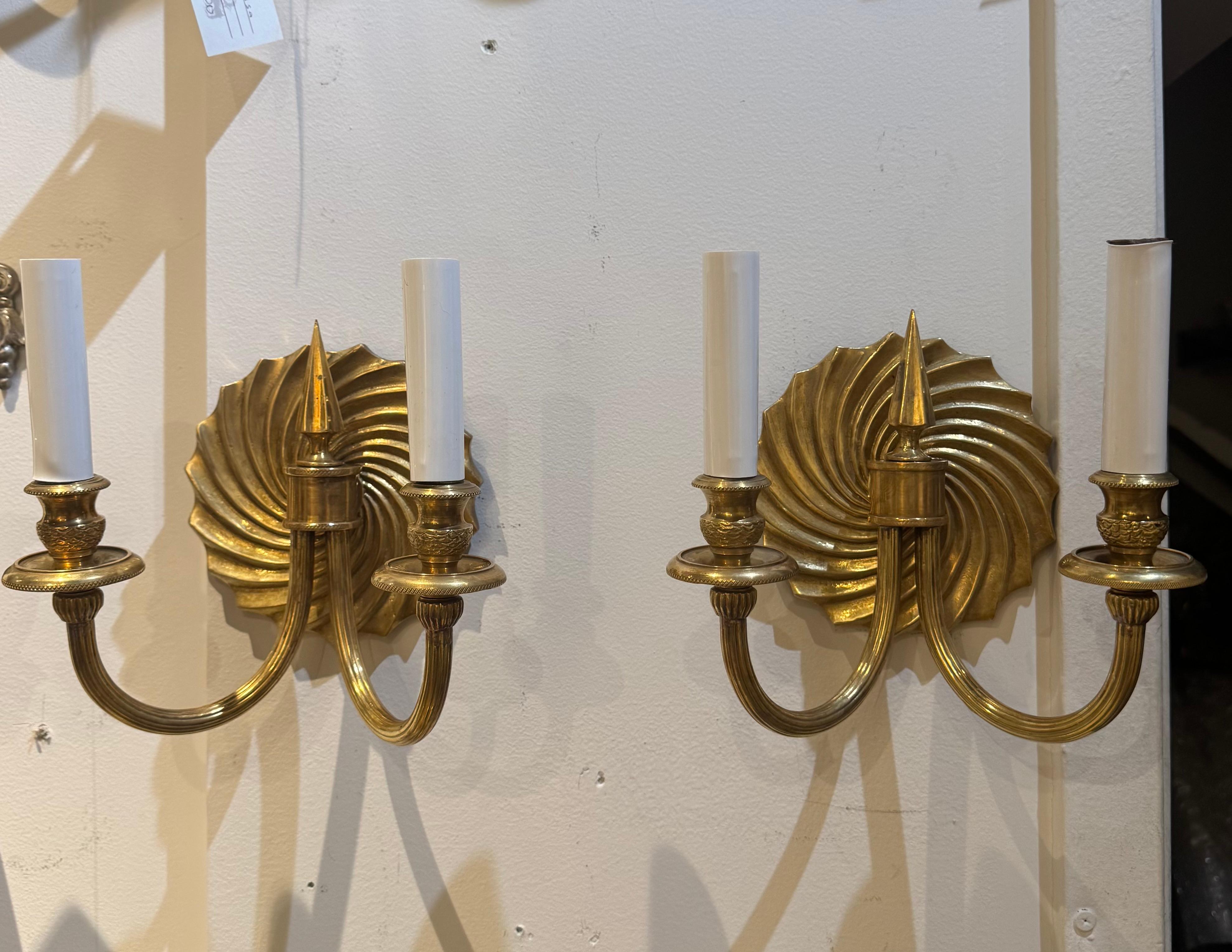 French gilt bronze sunburst sconces en vente 2