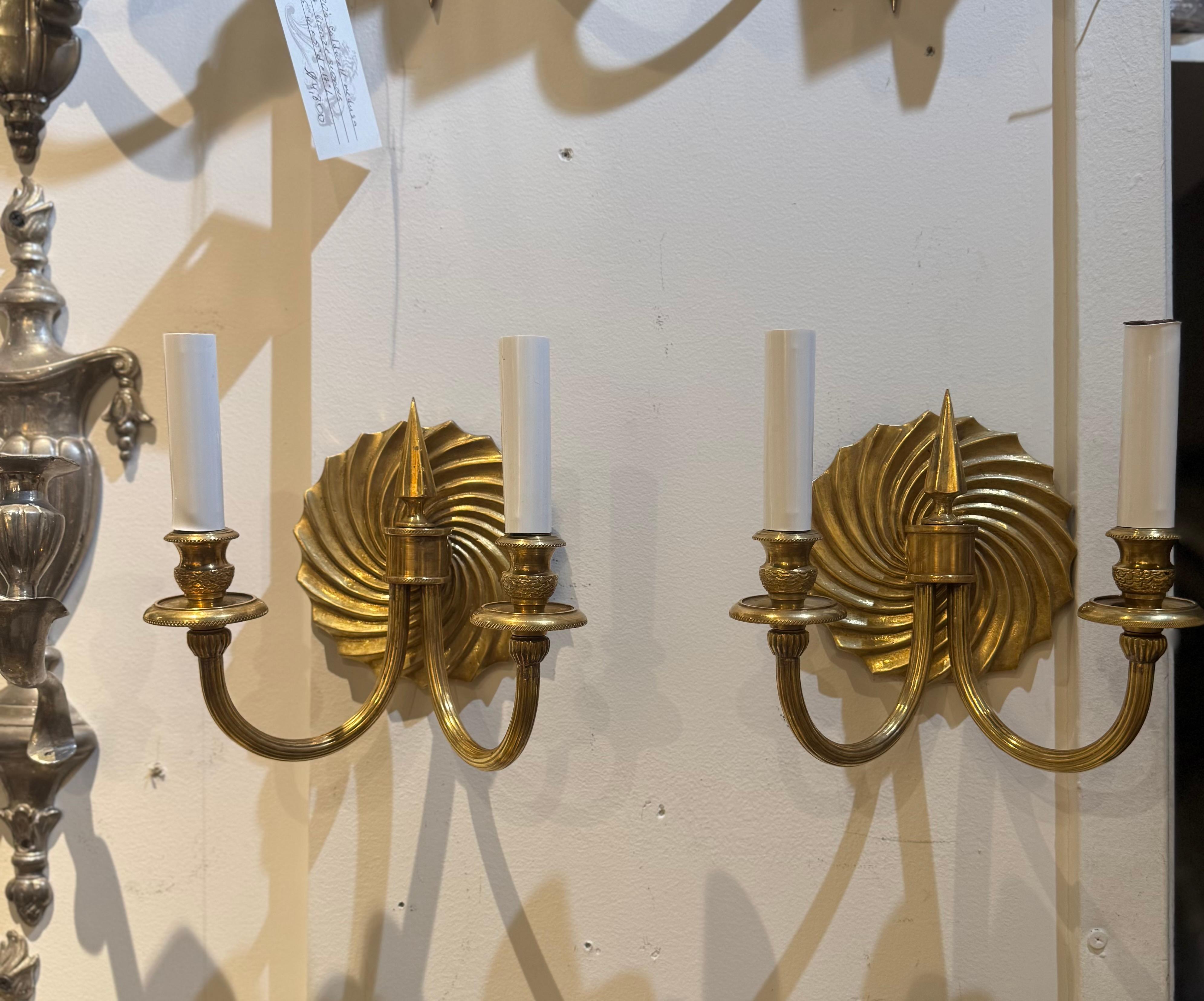 French gilt bronze sunburst sconces en vente 3