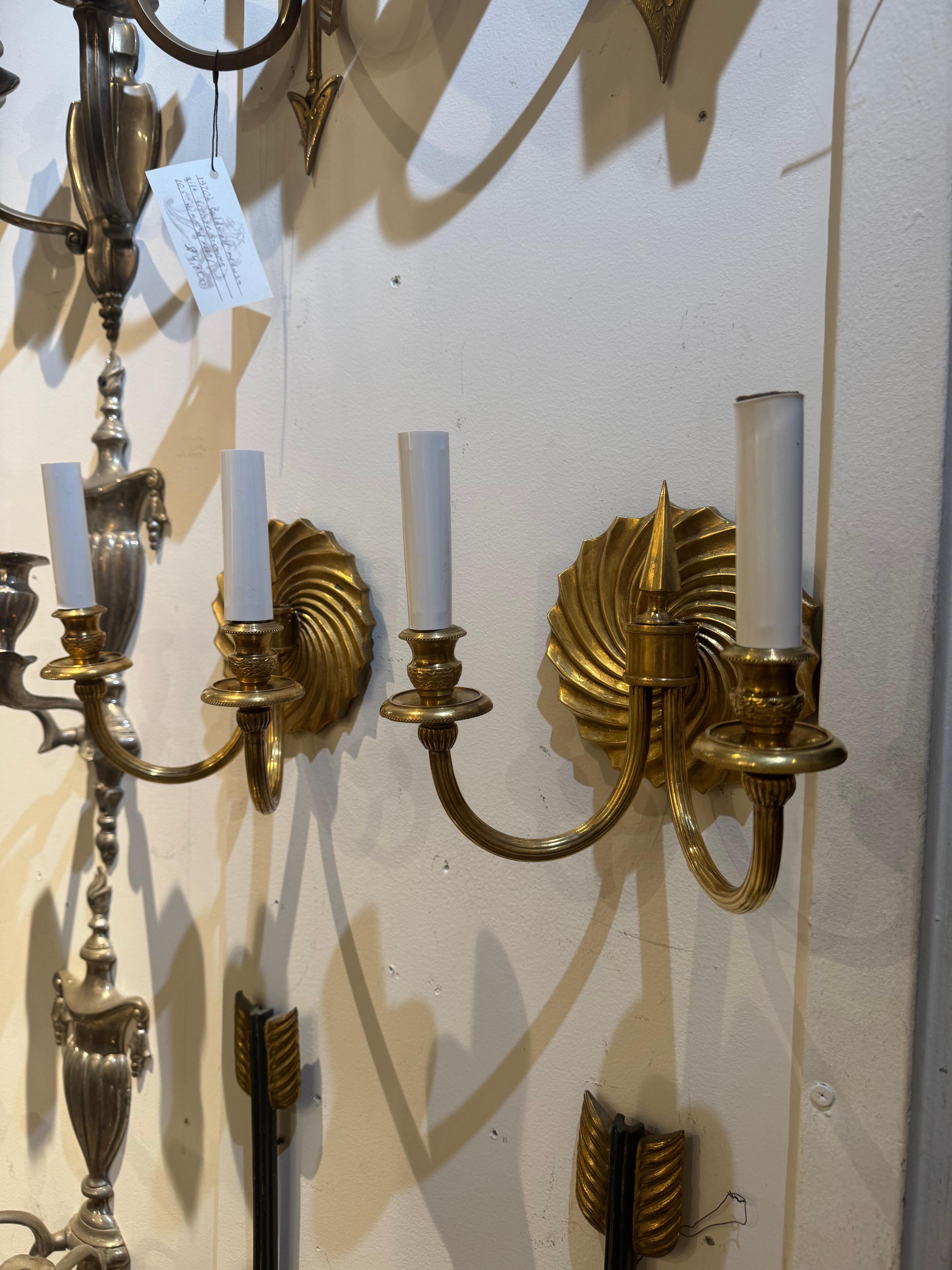 French gilt bronze sunburst sconces Bon état - En vente à New York, NY