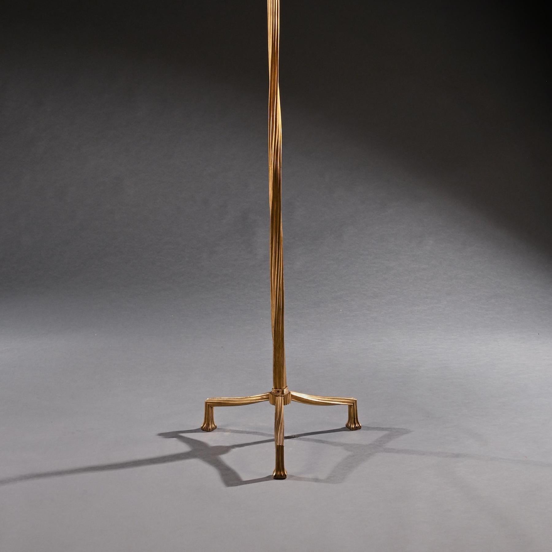 Lampada da terra tripode in bronzo dorato francese di Maison Ramsay, C.C. In condizioni buone in vendita a Benington, Herts