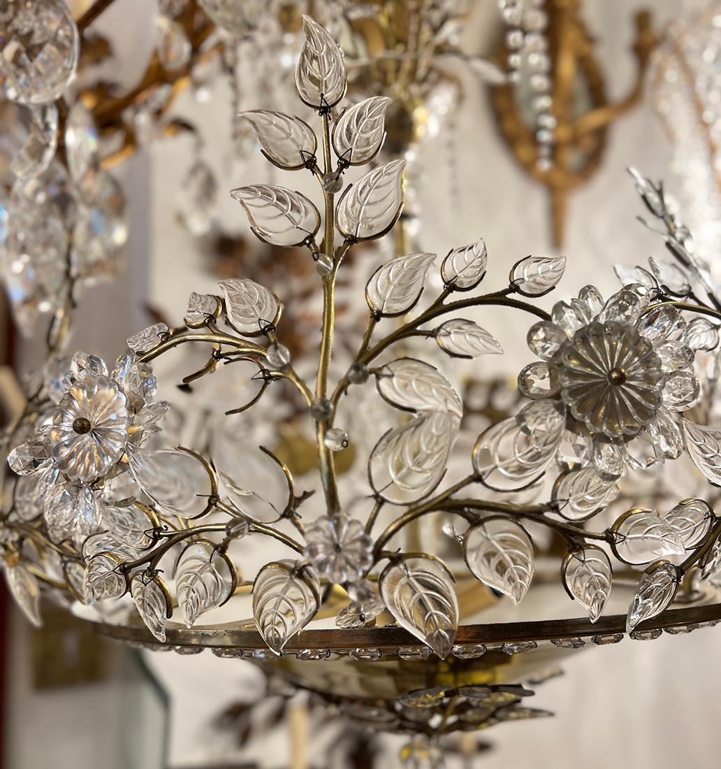 Stampato Lampadario francese dorato con foglie di vetro modellate in vendita