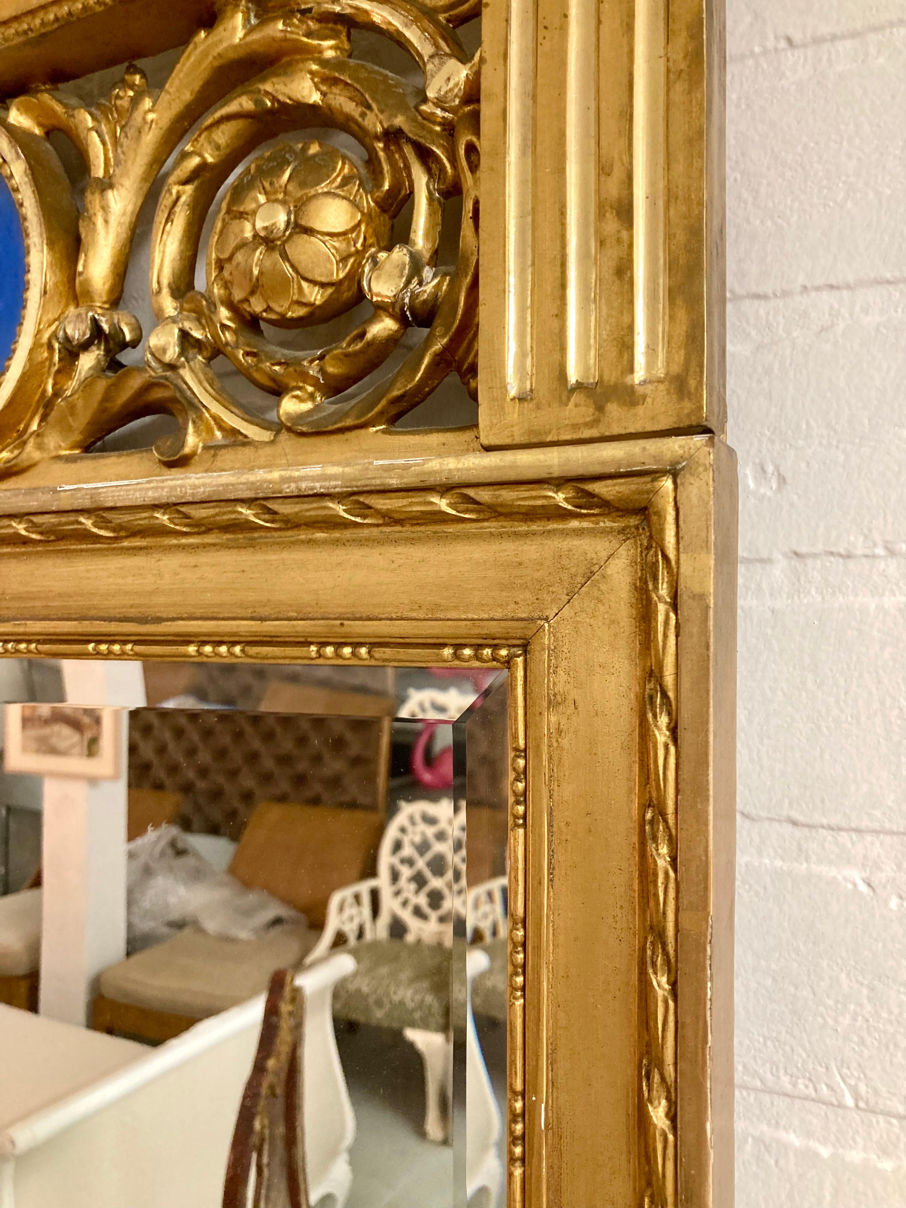 French Gilt Classical Mirror With Wedgewood Style Plaque In Good Condition For Sale In Los Angeles, CA
