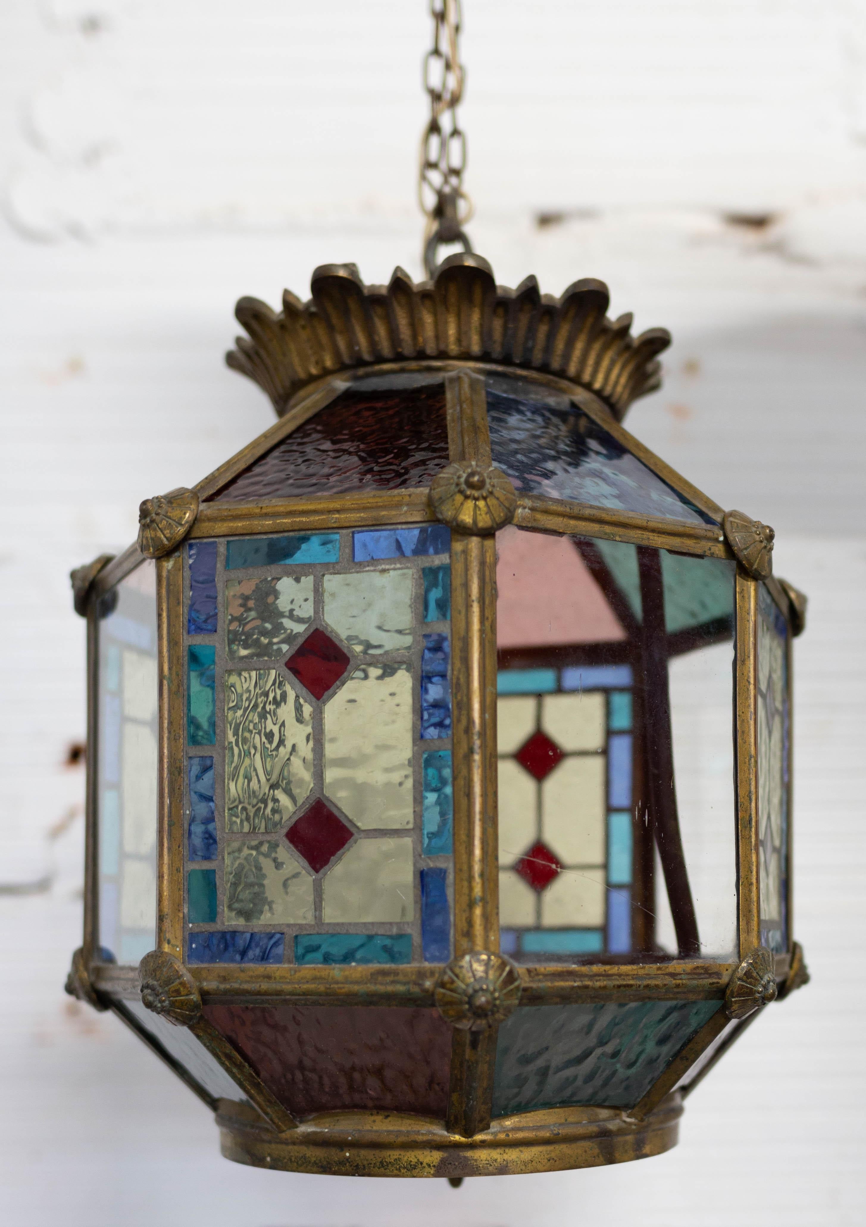 French Gilt Copper and Glass Pendant Light with Vitrail Facets In Good Condition In Labrit, Landes