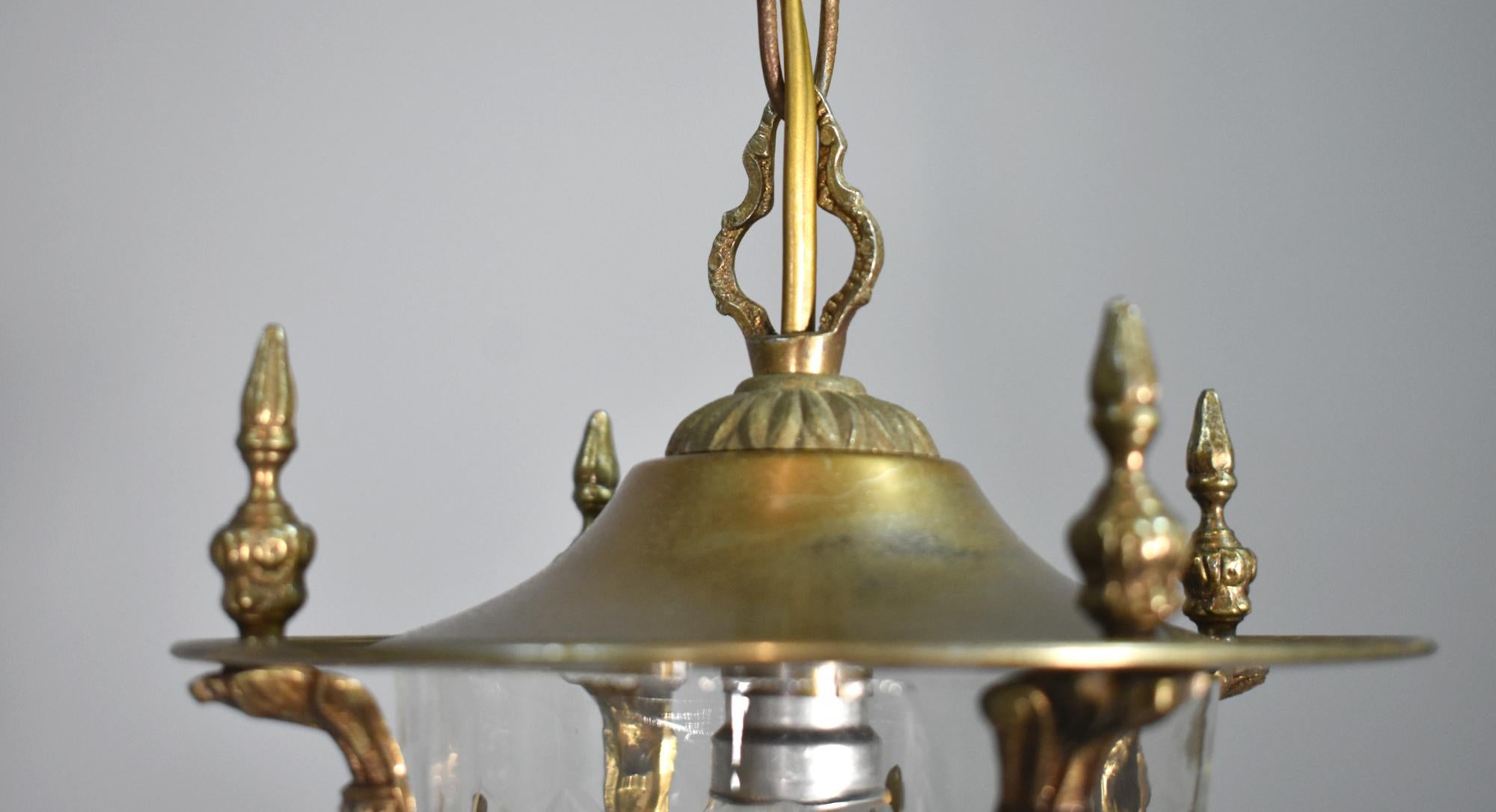 Lanterne d'entrée dorée à la française en vente 3