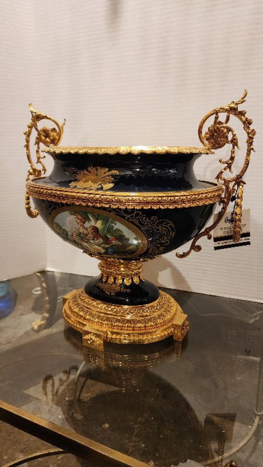 Centrotavola francese in porcellana dorata in stile Limoges con manico in vendita 1