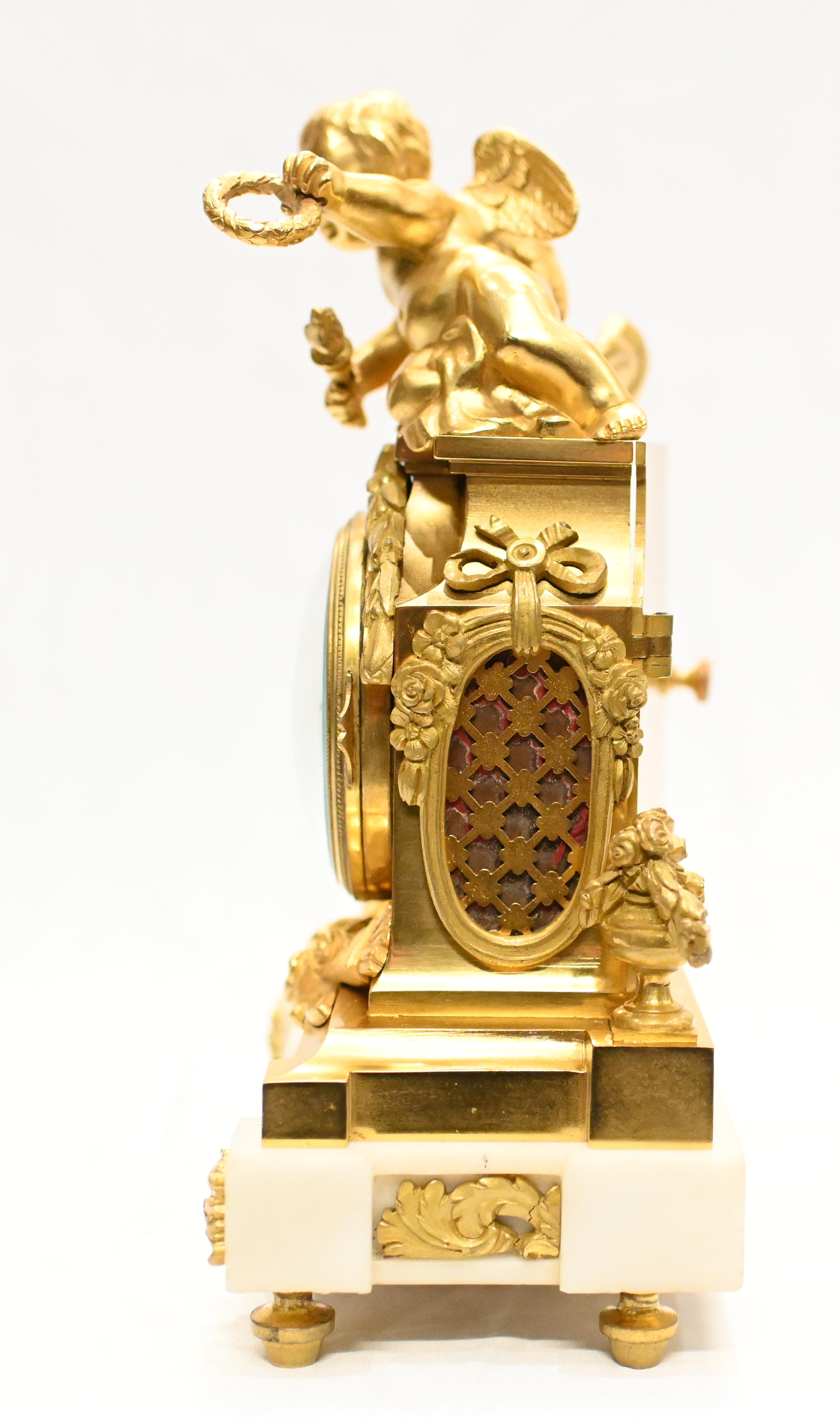 Pendule de cheminée française dorée par Linke French 1890 Cherubin en vente 3