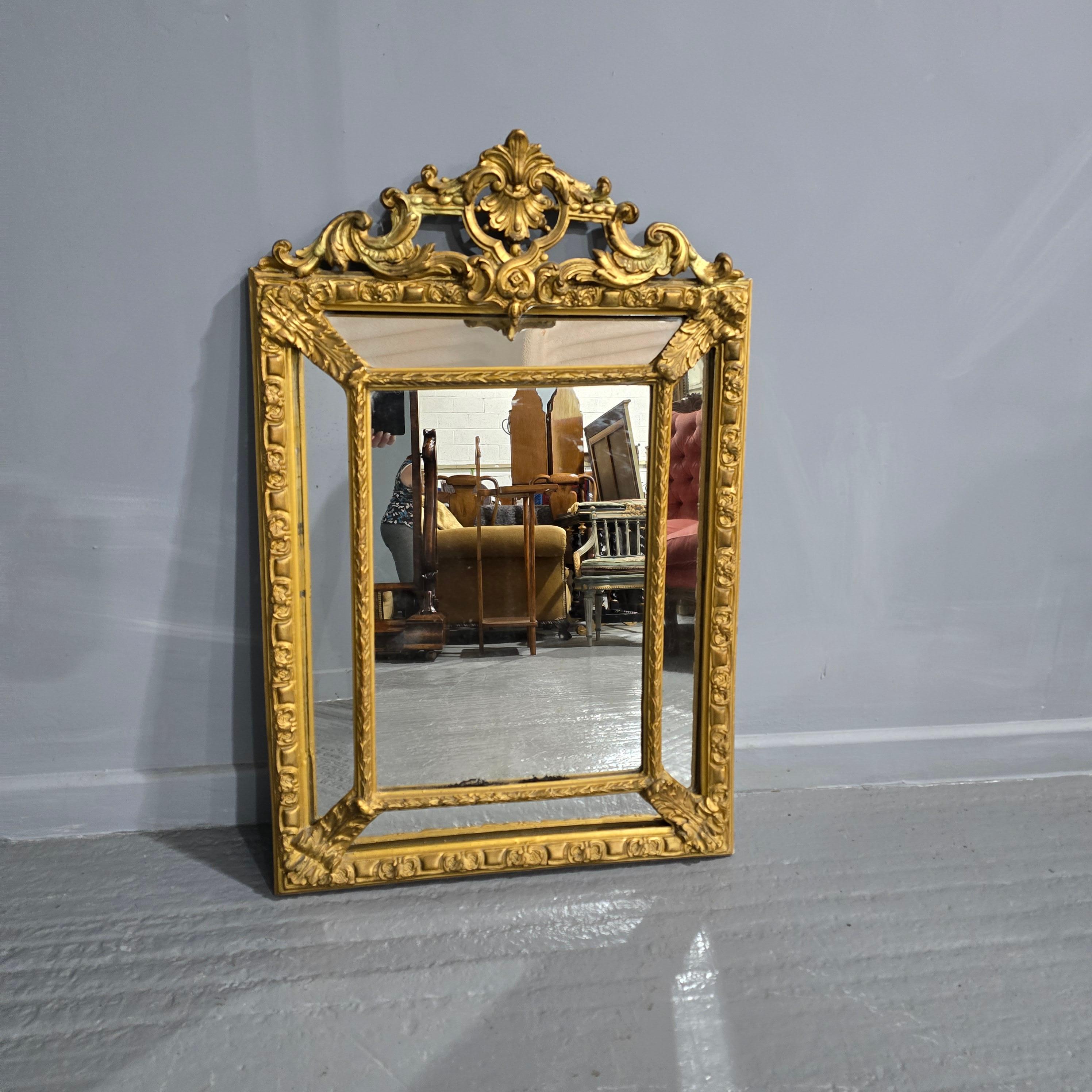 Specchio marginale a cuscino francese dorato del XIX secolo, in ottime condizioni originali e con le spalliere originali.

2,5