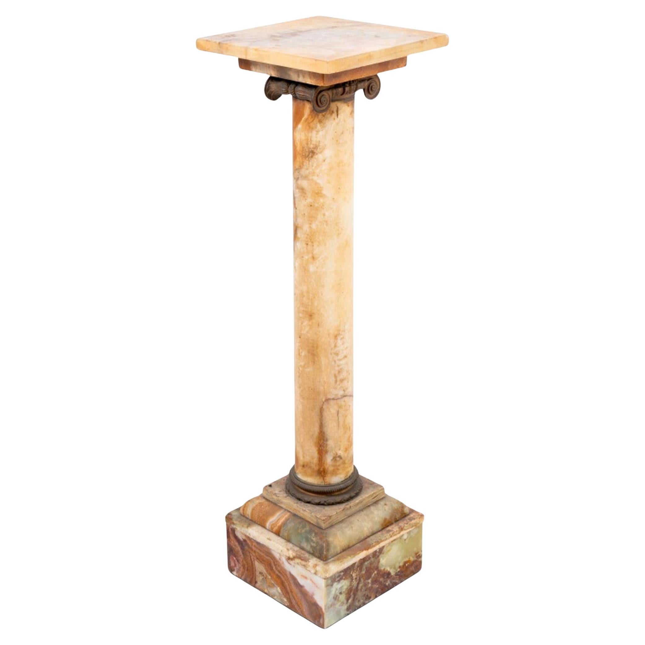 Piédestal français en métal doré et onyx, C.I.C.