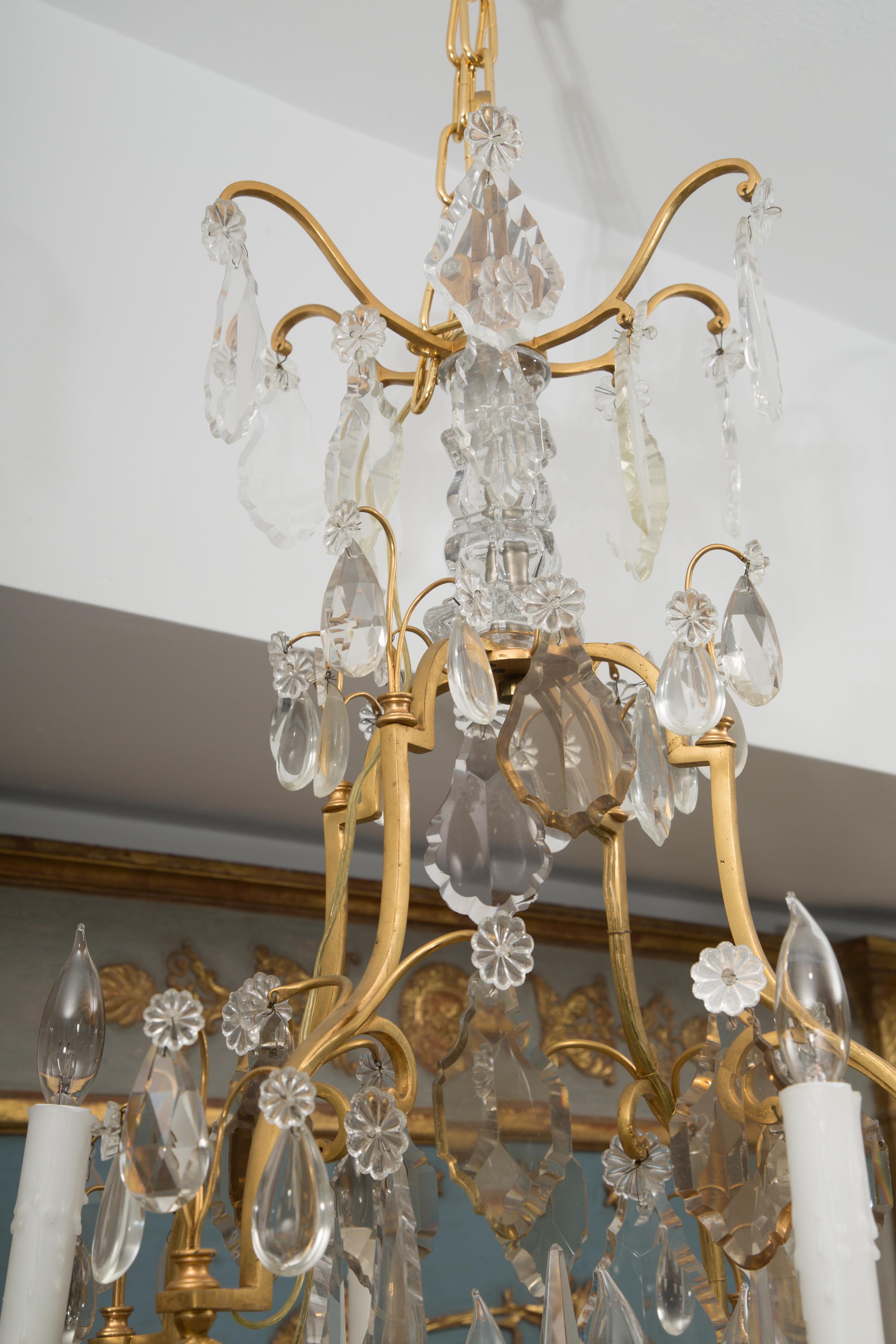 French Gilt Metal Chandelier with Crystal Drops im Zustand „Gut“ in WEST PALM BEACH, FL