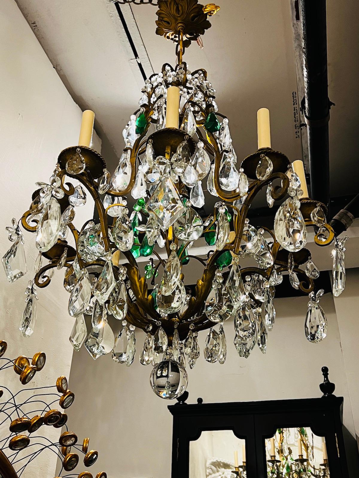 French Gilt Metal Chandelier with Crystal Pendants In Good Condition For Sale In New York, NY
