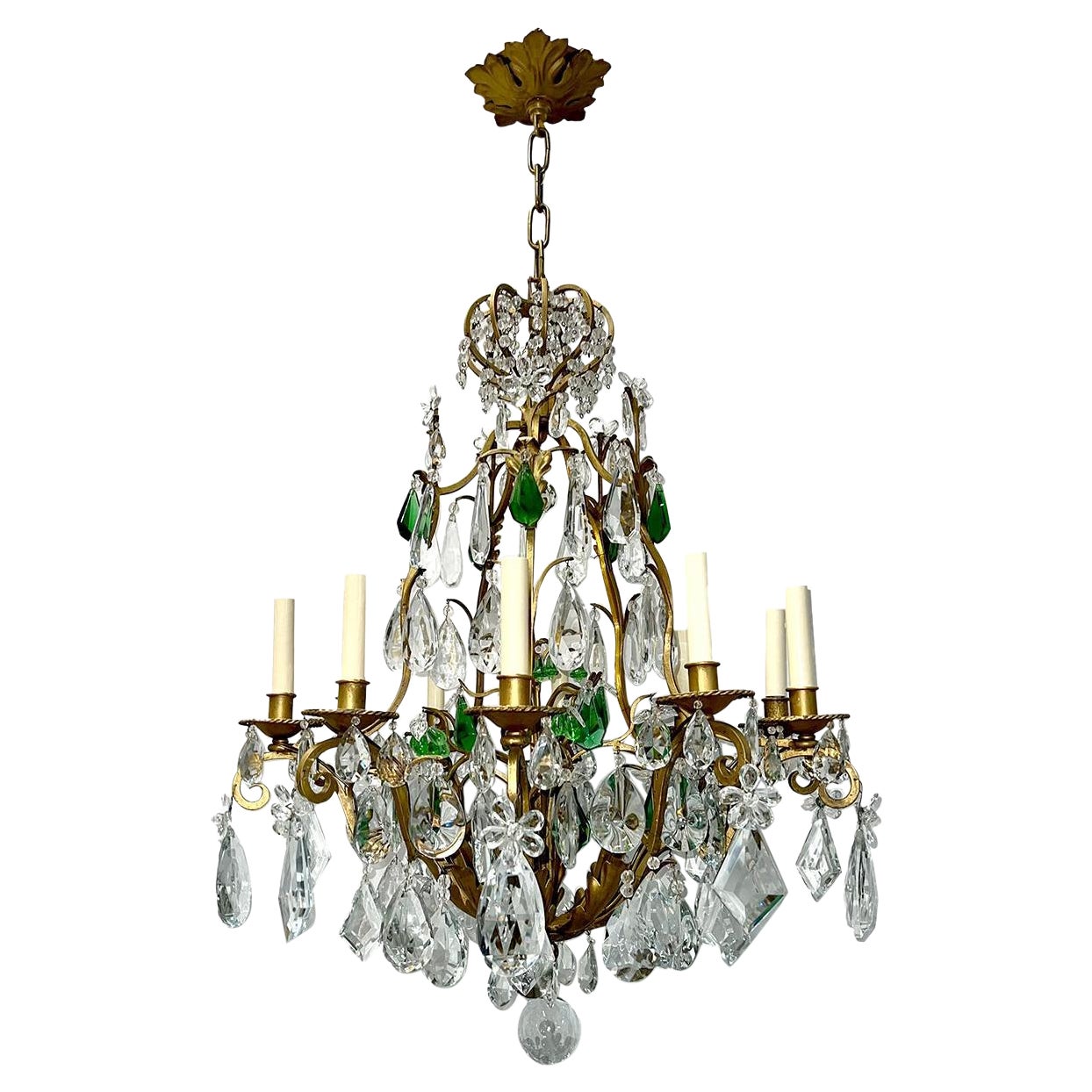 Lustre français en métal doré avec pendentifs en cristal en vente