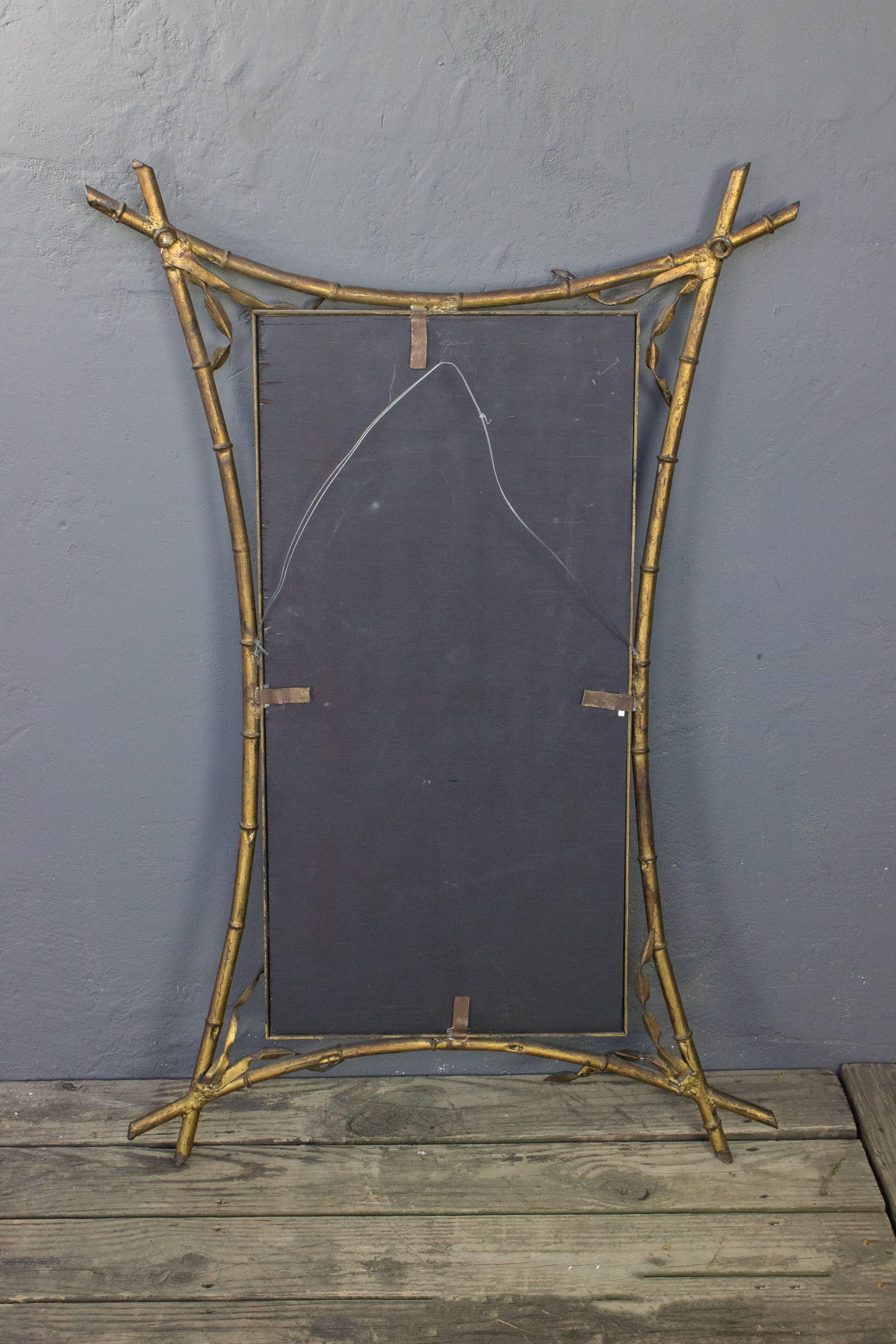 Spiegel aus vergoldetem Metall und Kunstbambus im Angebot 4