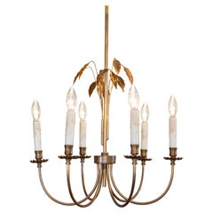 Lampadario a sei luci in metallo dorato francese ispirato a Maison Charles con bracci a goccia