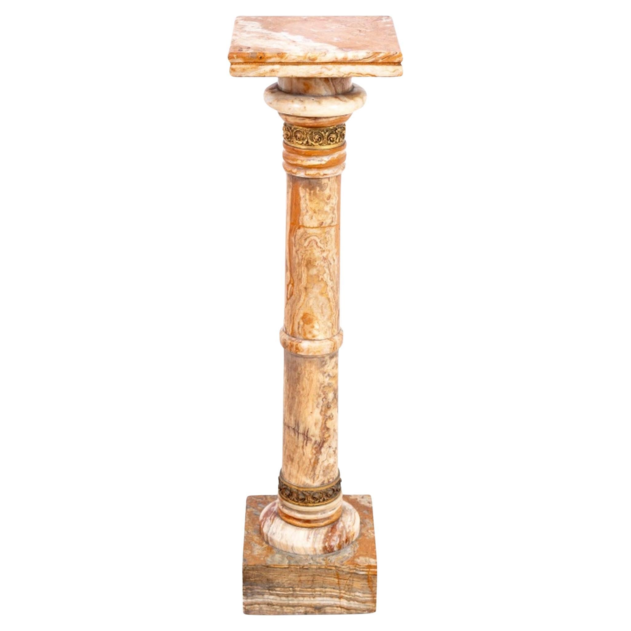 Pedestal de Alabastro Montado en Metal Dorado Francés