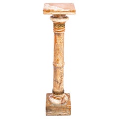 Pedestal de Alabastro Montado en Metal Dorado Francés