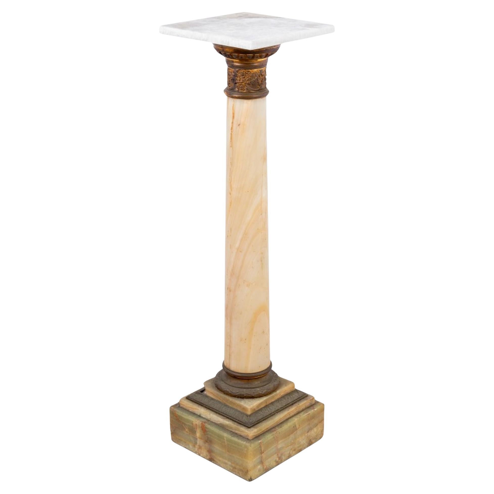 Pedestal de Alabastro Montado en Metal Dorado Francés