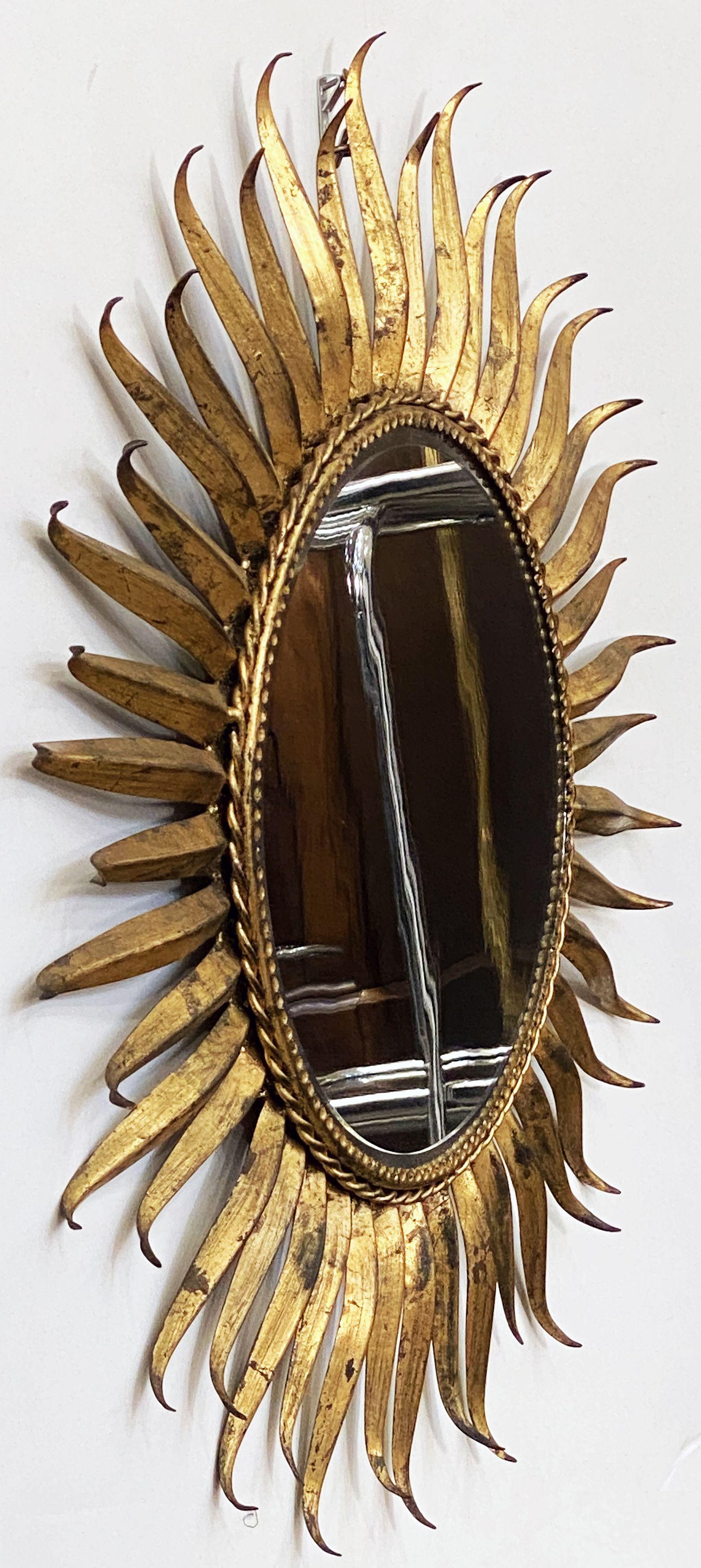A lovely French sunburst (or starburst) mirror of gilt metal with featuring a frame with an elegant design of rays emanating from a mirrored glass center.

Diameter is 24 inches.