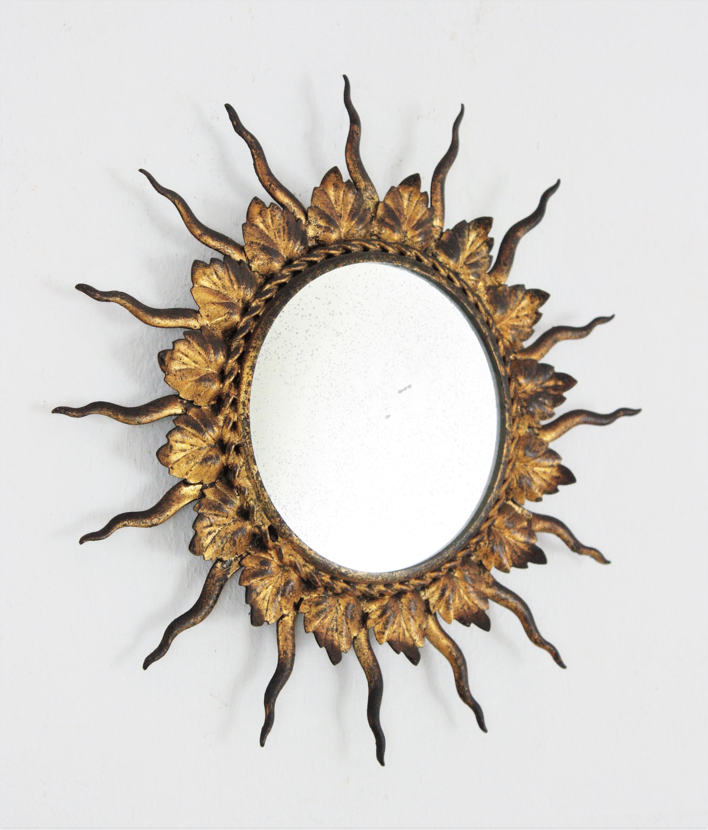 Miroir français Sunburst en fer doré, petite taille en vente 1