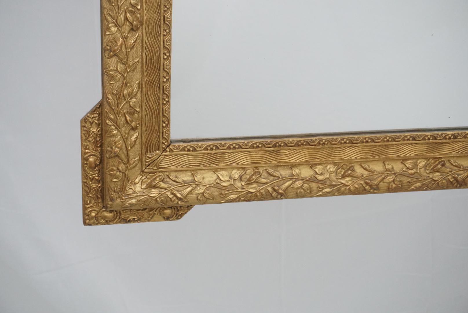French Gilt Mirror In Excellent Condition For Sale In Dallas, TX