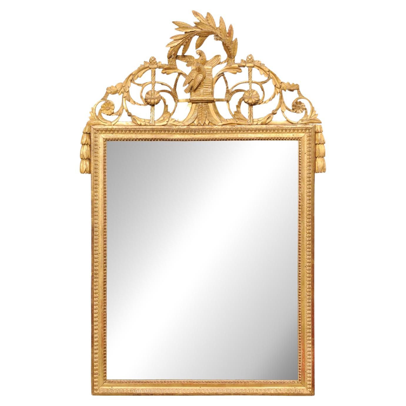 Specchio francese dorato con stemma intagliato di Pierce, XIX secolo.