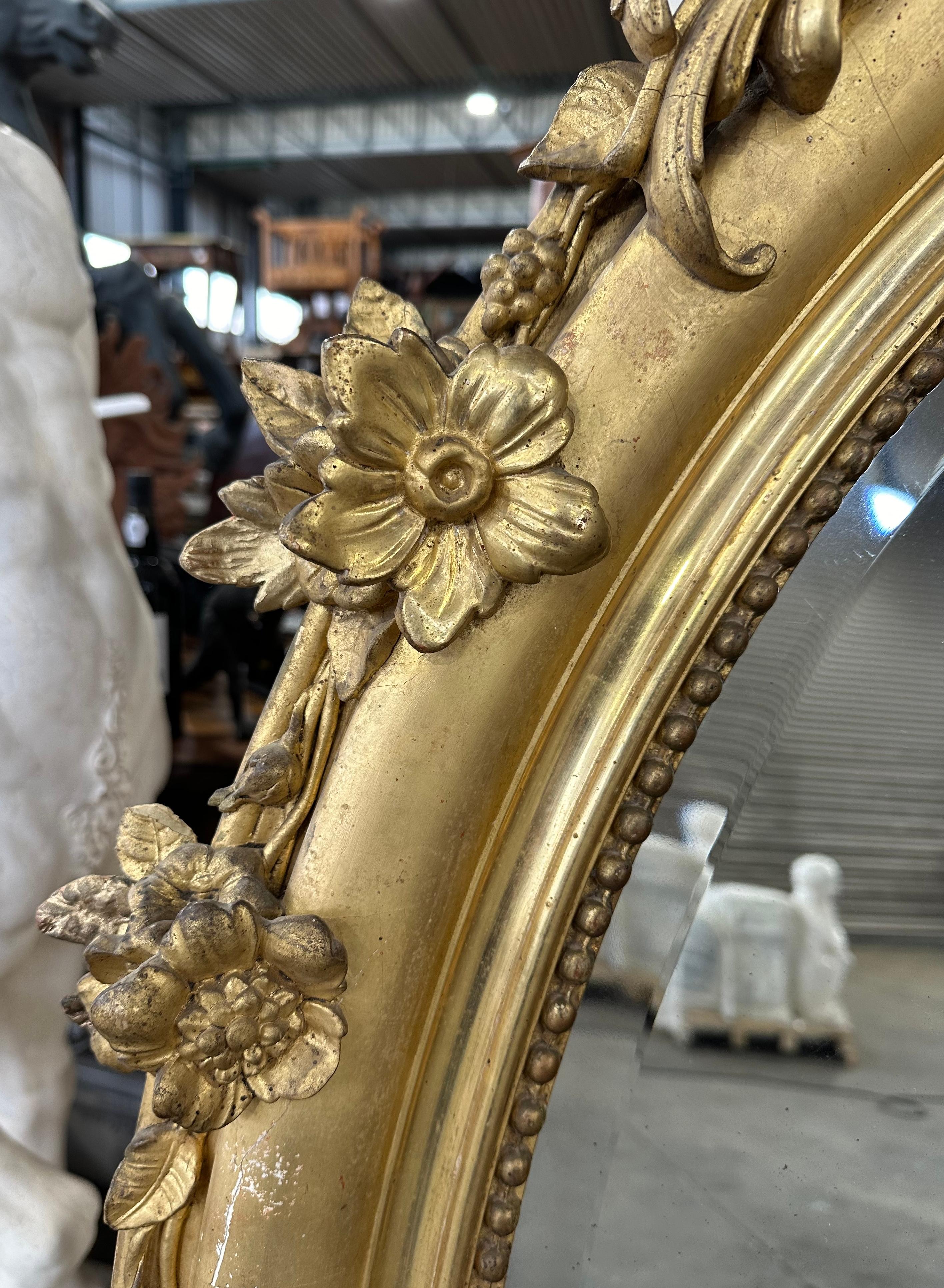 Französischer vergoldeter ovaler Spiegel (Barock) im Angebot