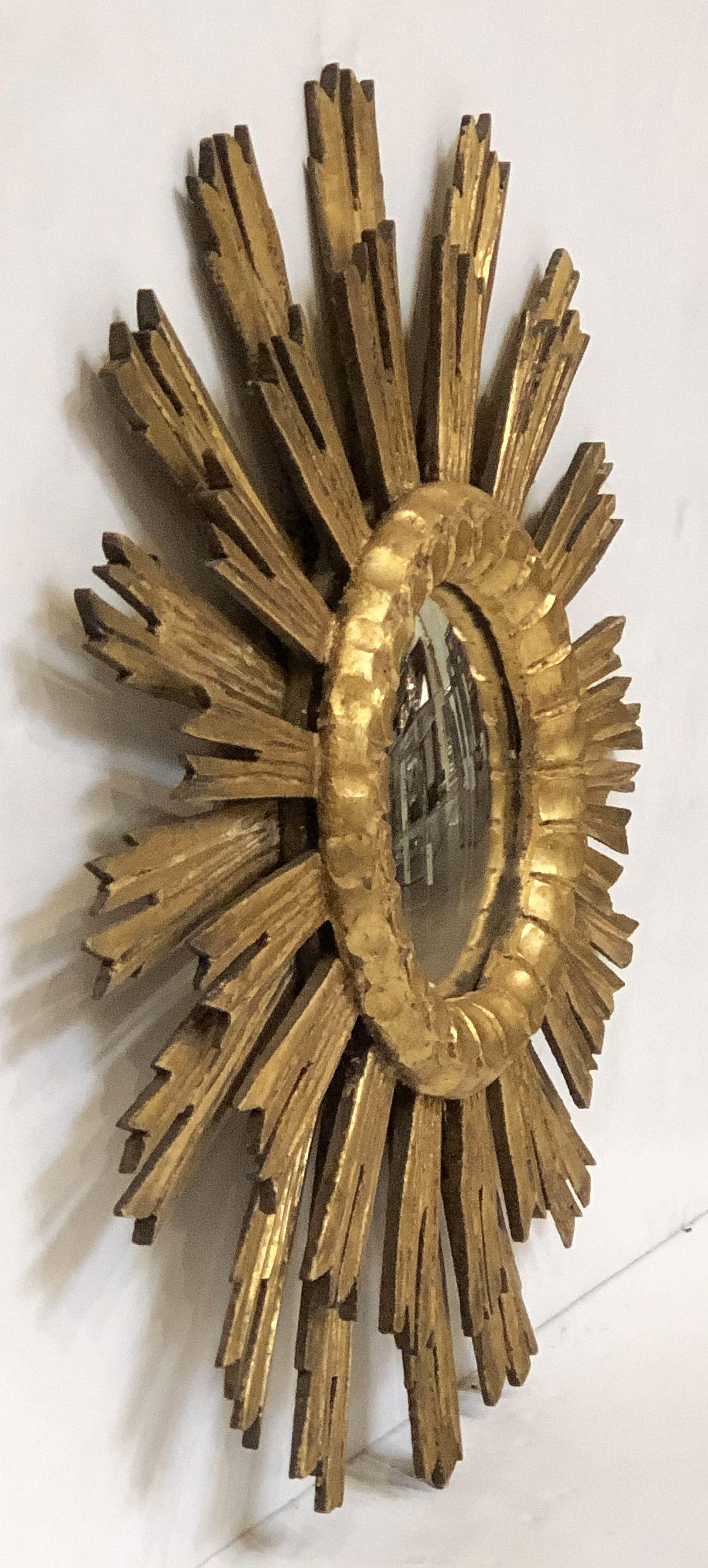 French Gilt Starburst or Sunburst Mirror (Diameter 21) In Good Condition In Austin, TX