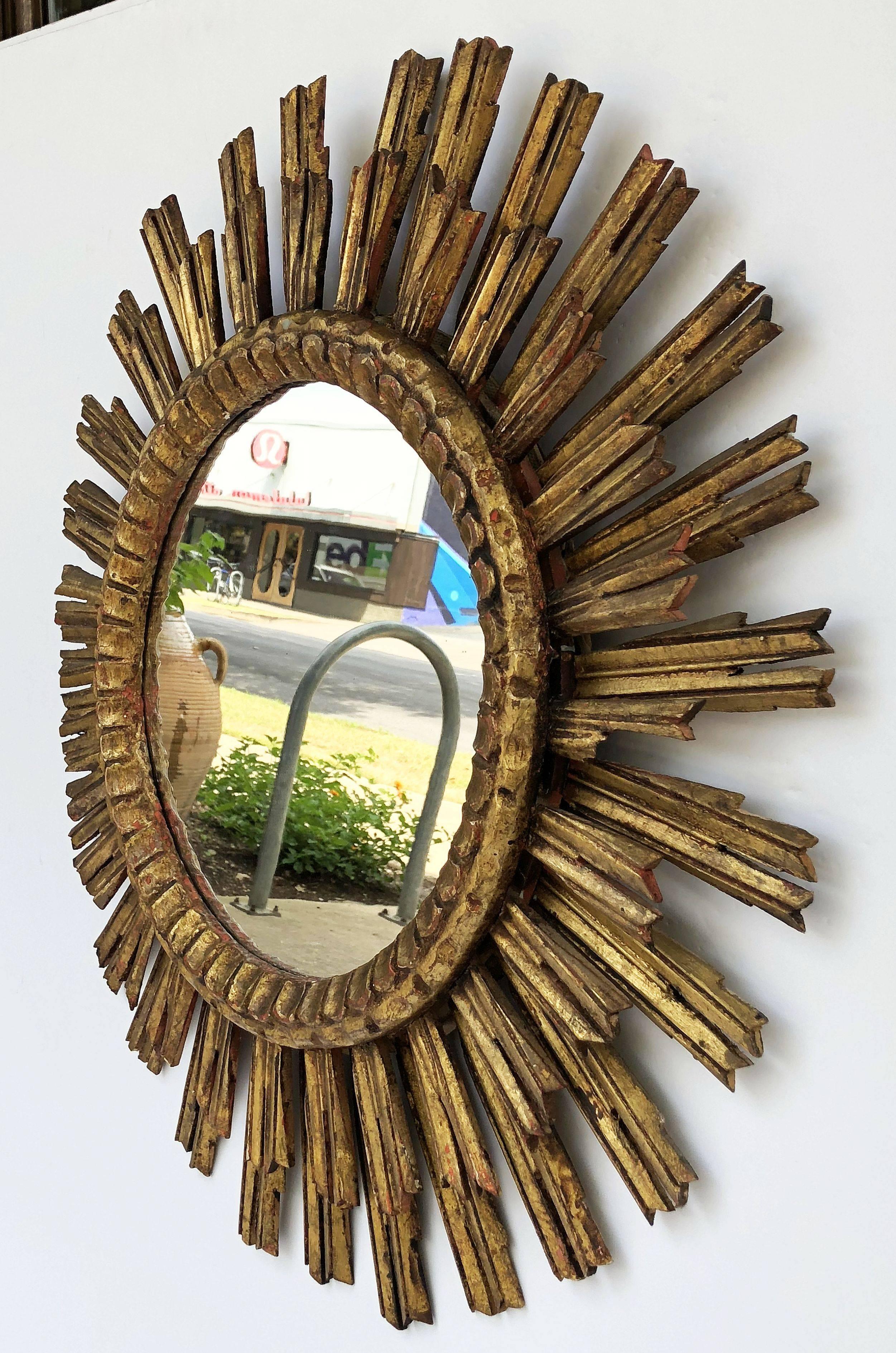 French Gilt Starburst or Sunburst Mirror (Diameter 29 1/2) In Excellent Condition In Austin, TX