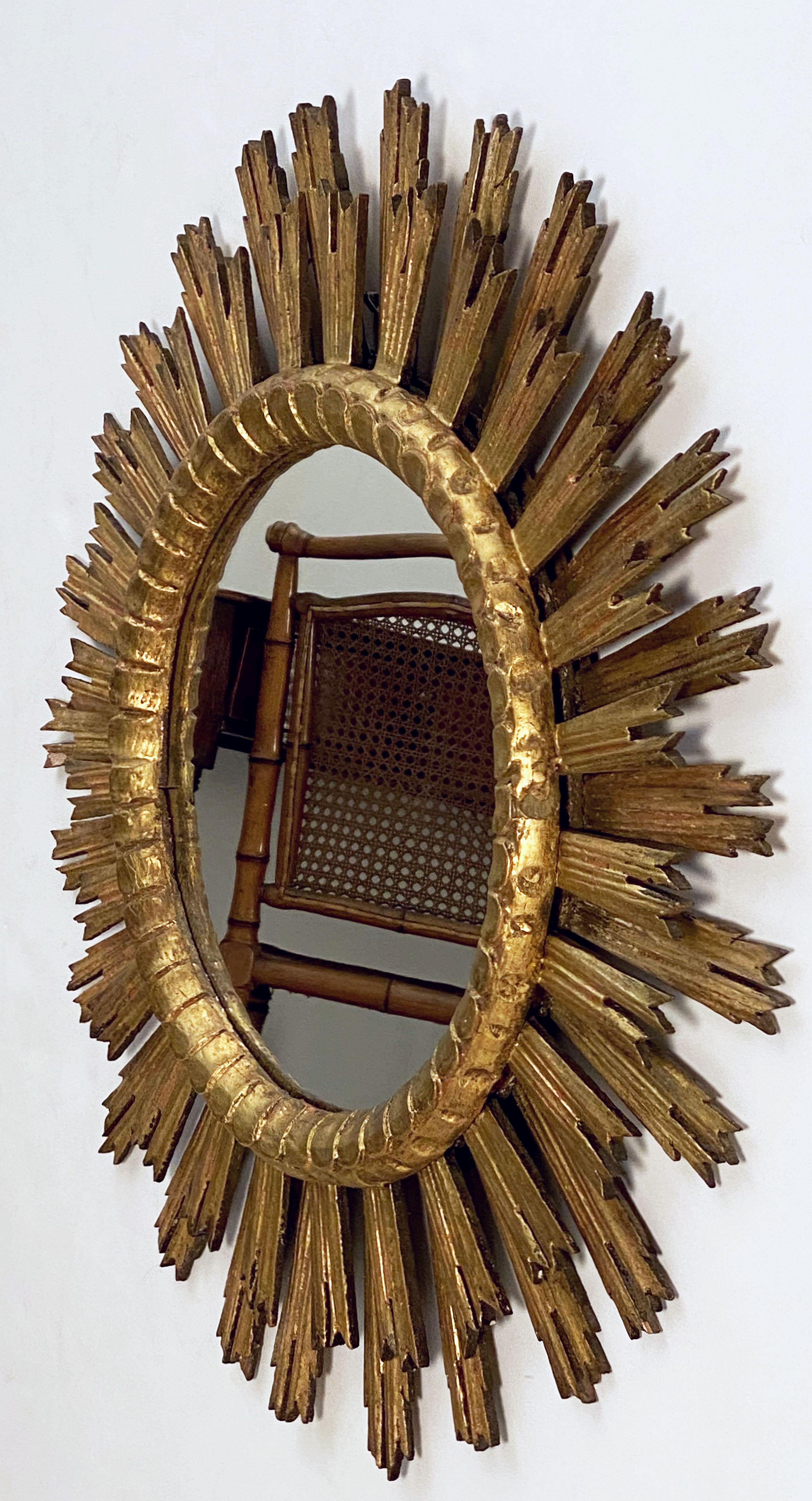 French Gilt Starburst or Sunburst Mirror (Diameter 30) In Good Condition In Austin, TX